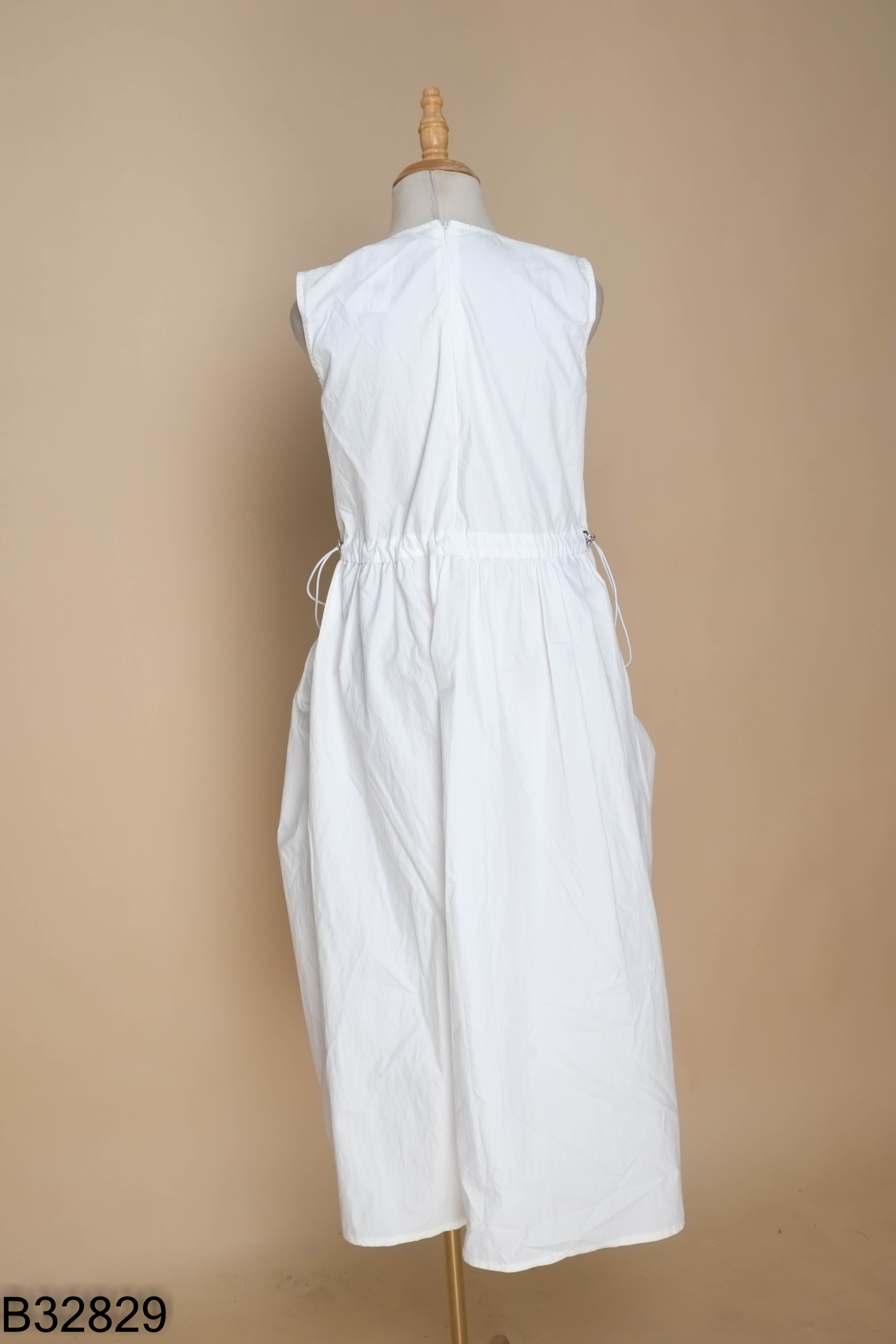 Váy ZY'S STORE trắng sát nách