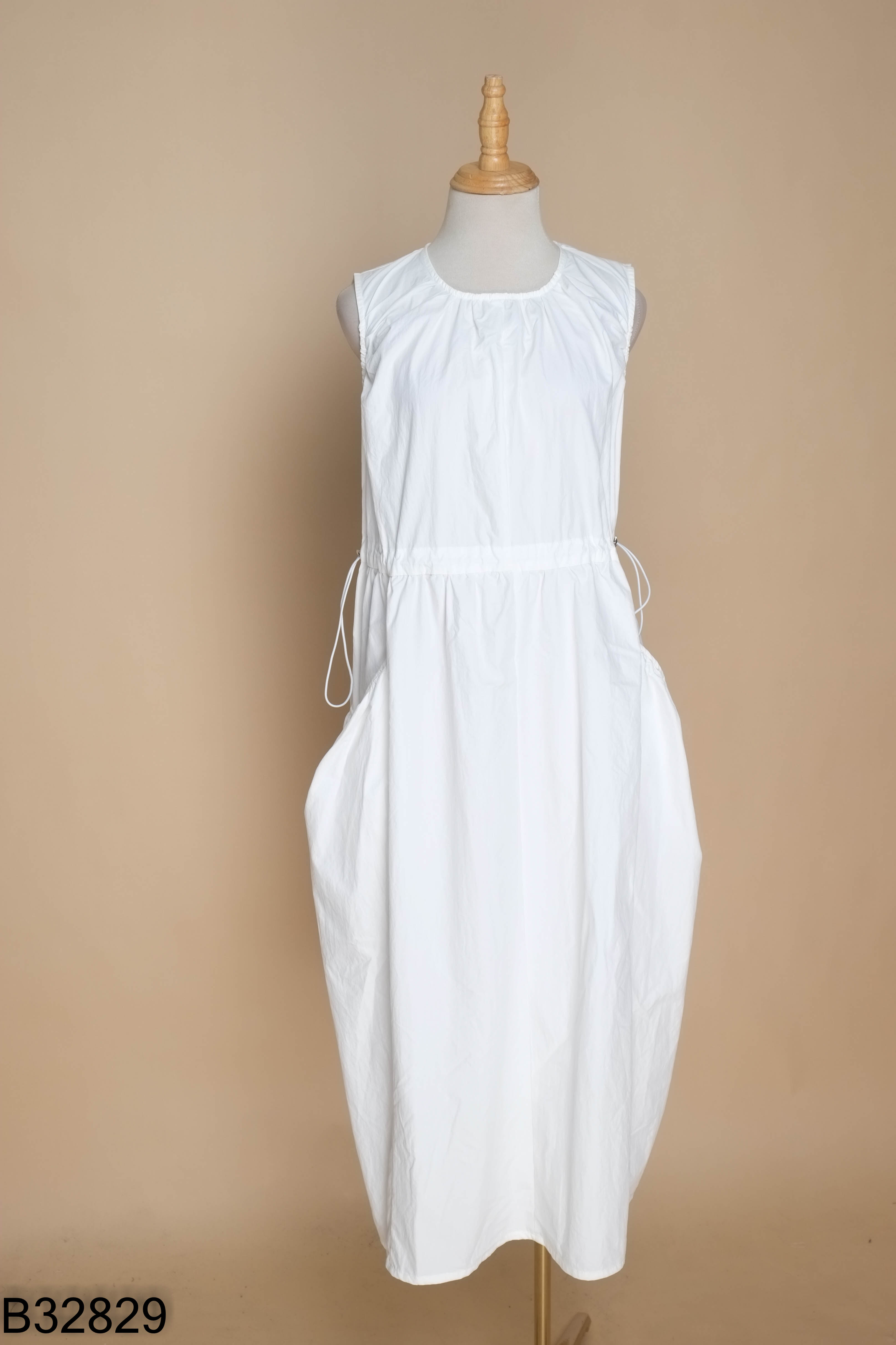 Váy ZY'S STORE trắng sát nách