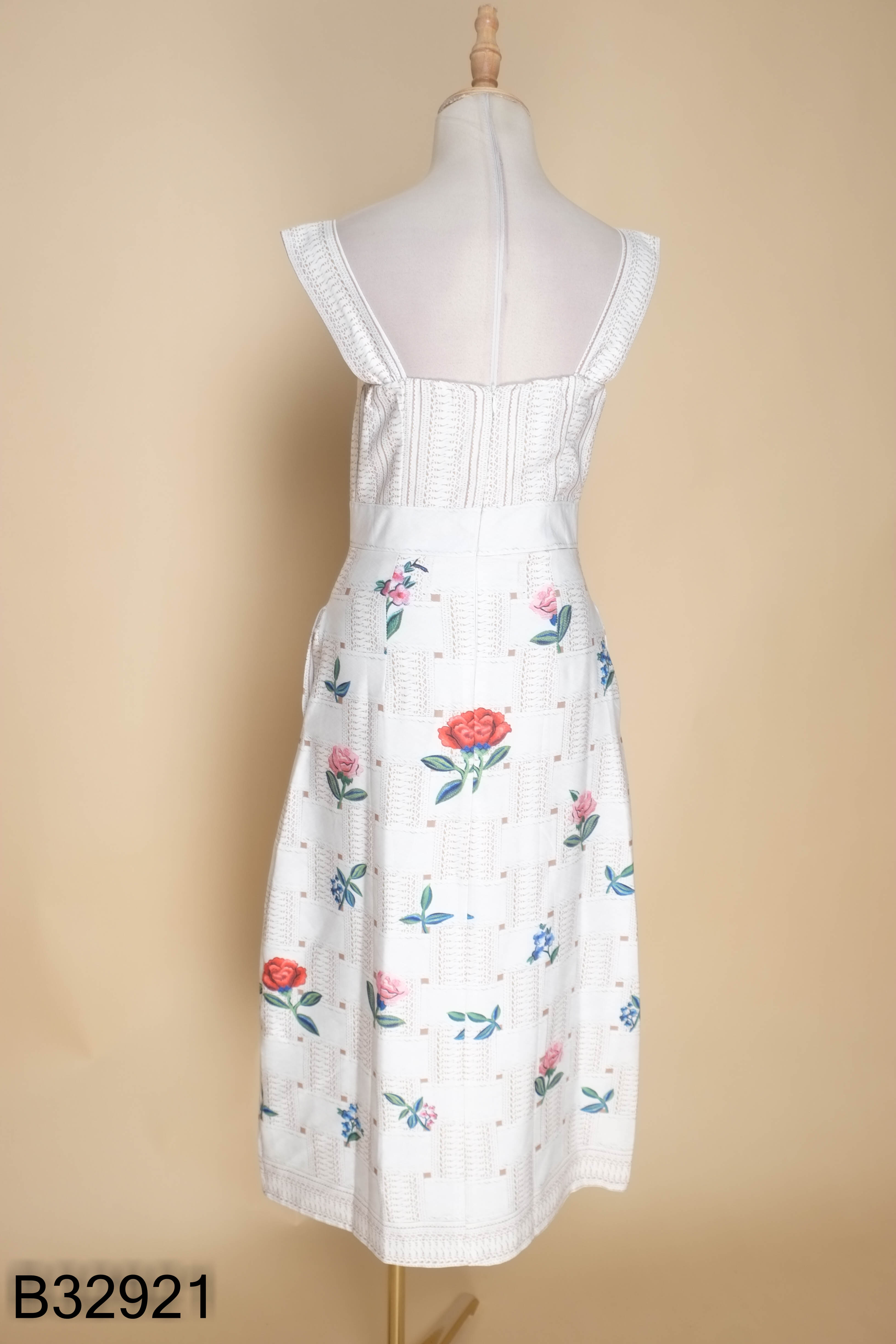 NEWTAG Váy V.H.N Design be họa tiết hoa
