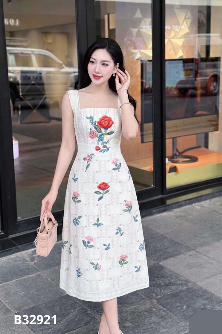 NEWTAG Váy V.H.N Design be họa tiết hoa