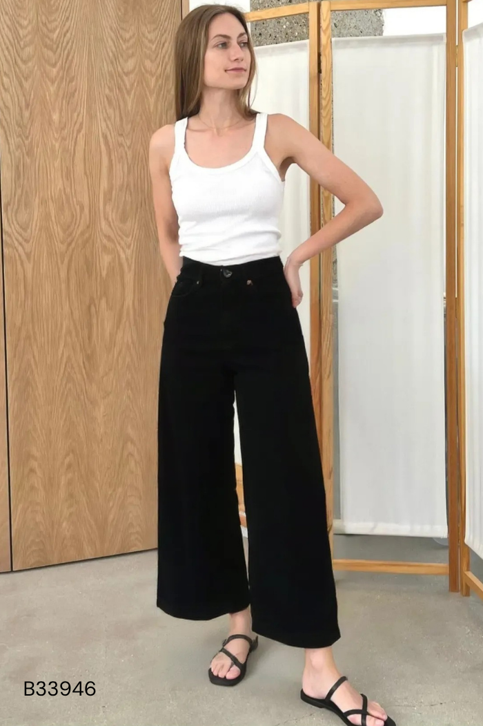 Quần jeans URATV đen trơn