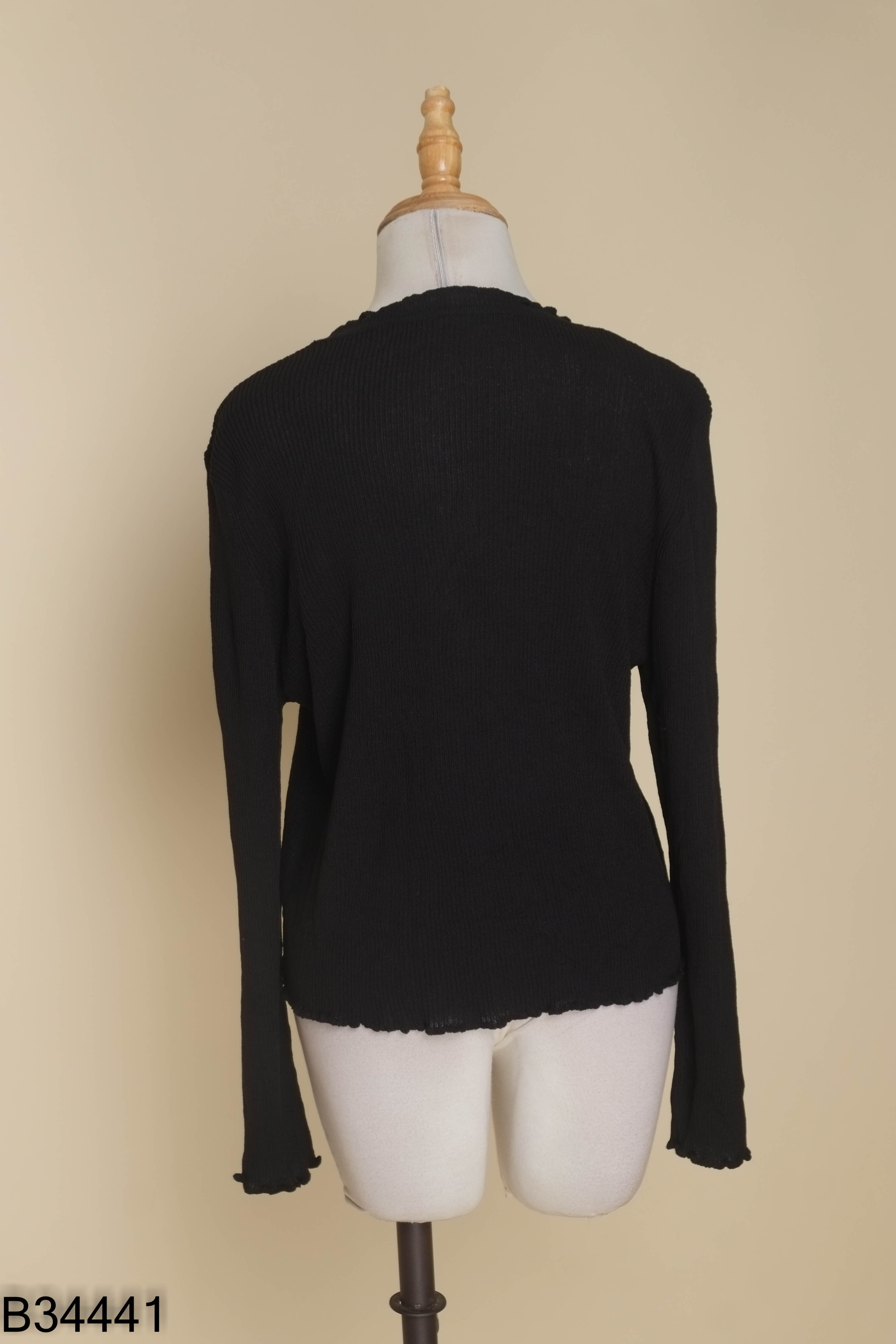 Áo cardigan đen viền bèo