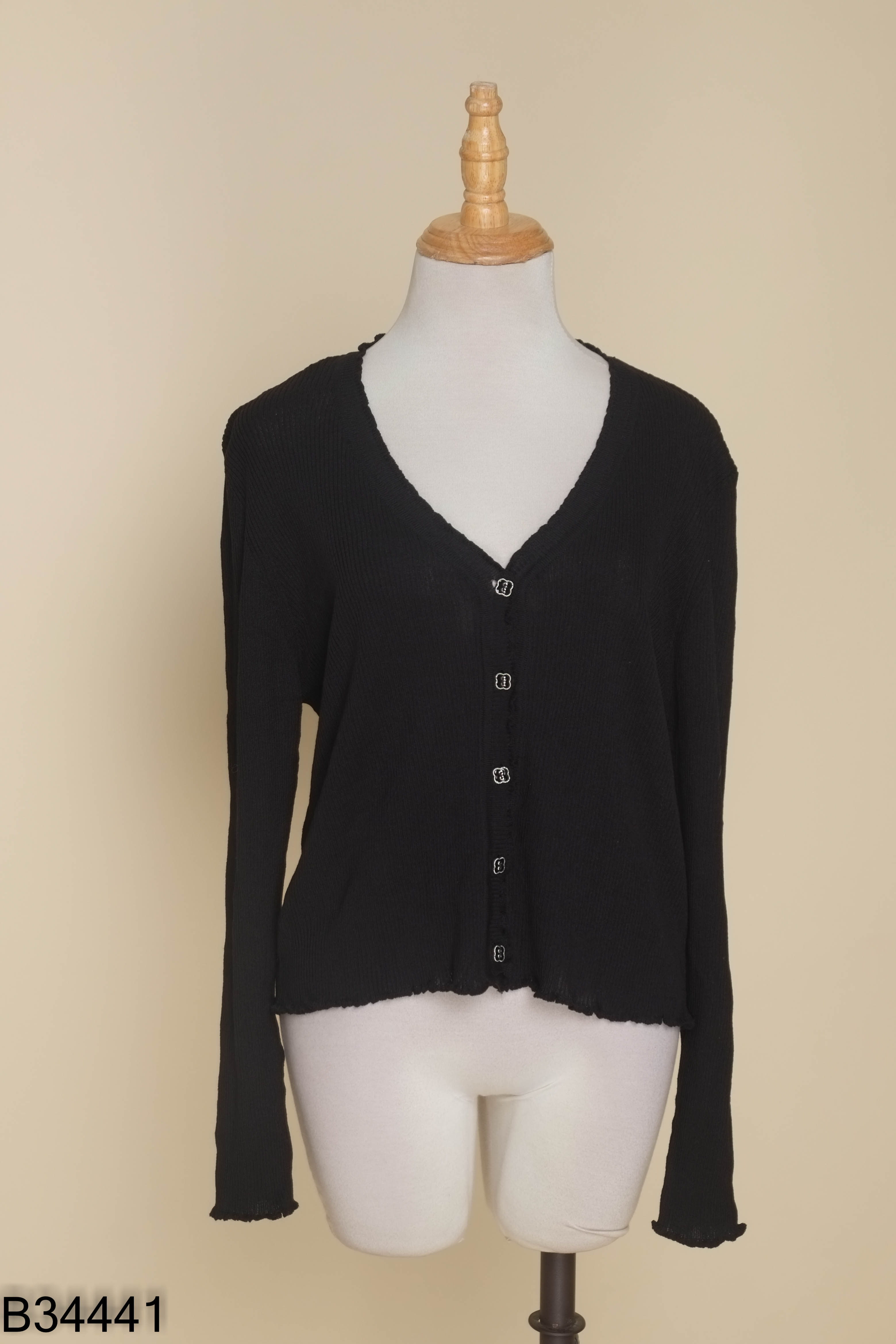 Áo cardigan đen viền bèo