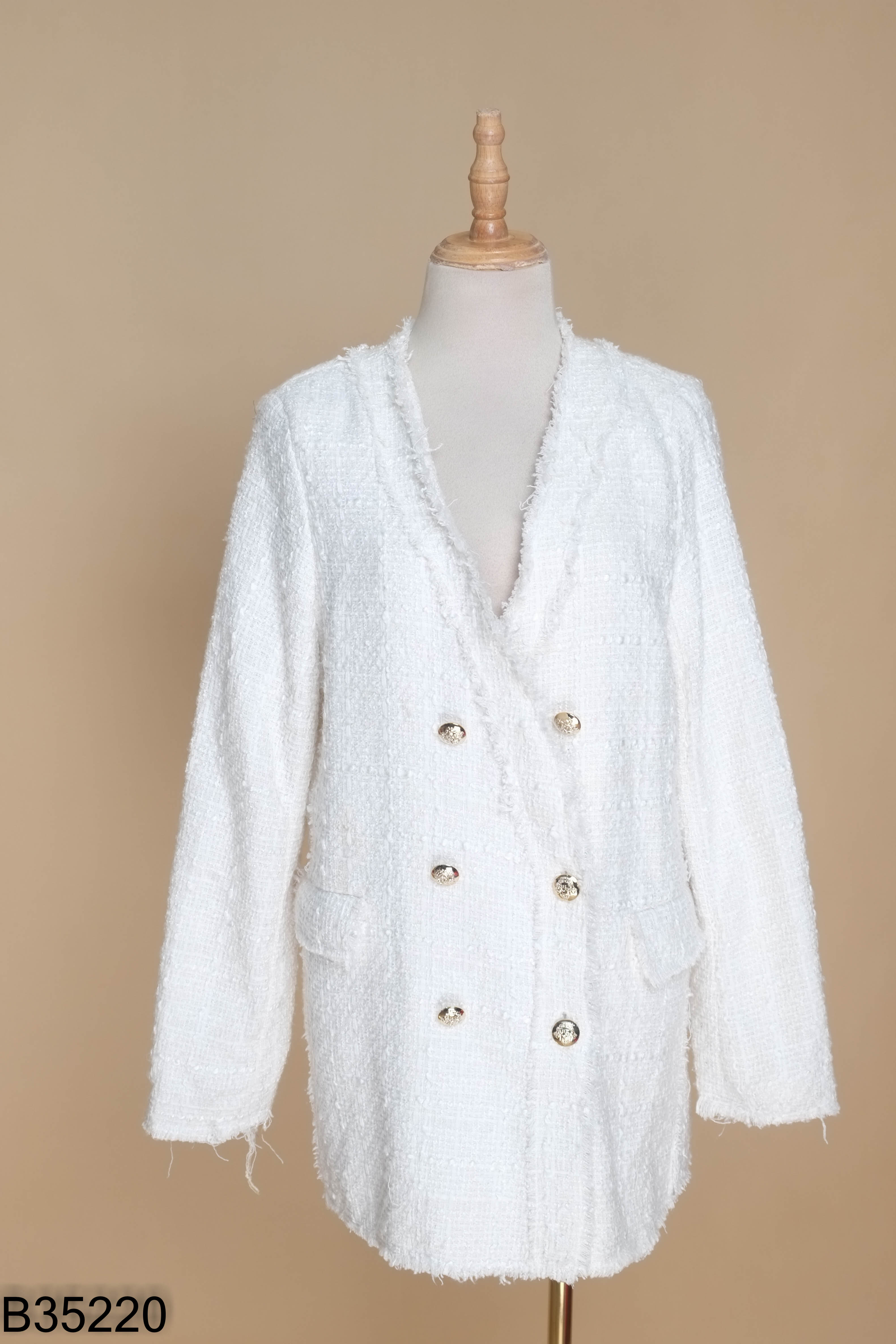 Áo dạ tweed trắng phối cúc vàng