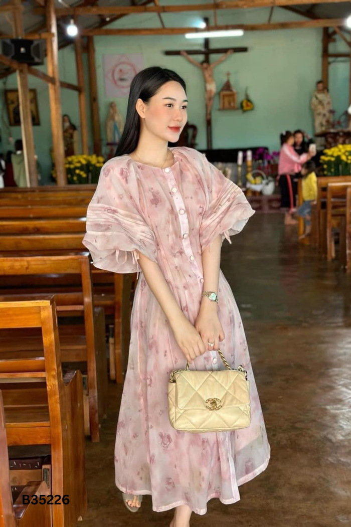 Váy voan hồng hoa tay phồng