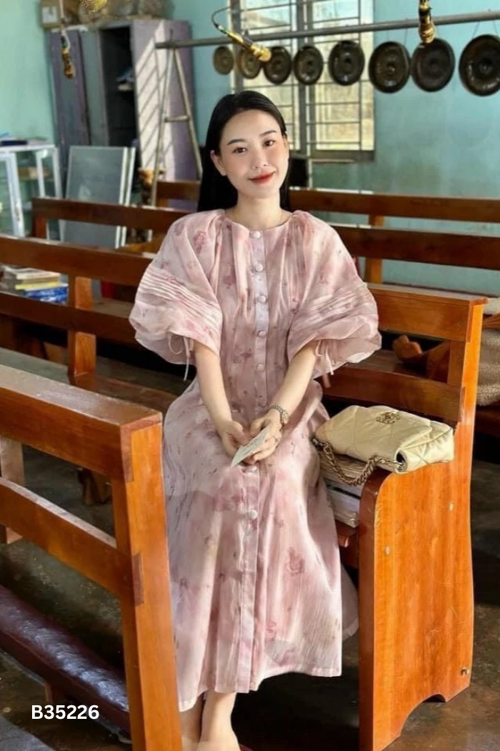 Váy voan hồng hoa tay phồng