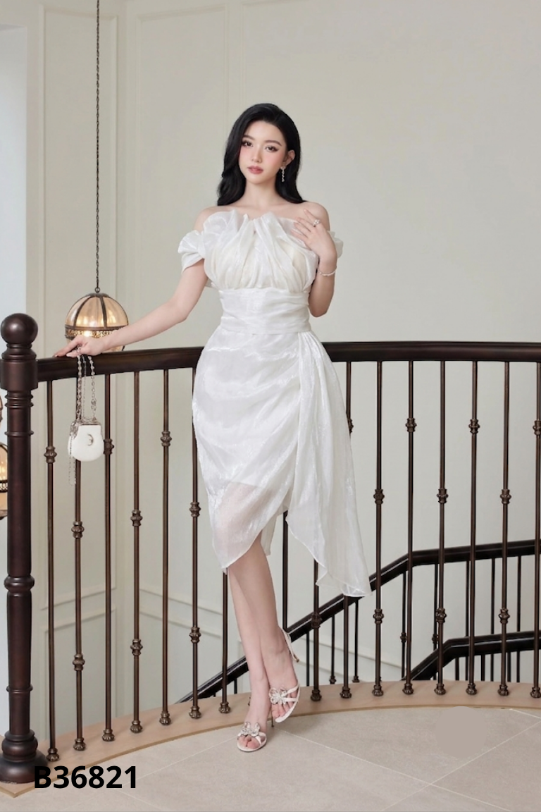 Váy trắng voan bóng tà eo