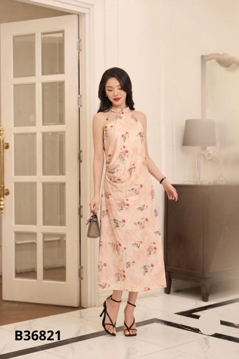 Váy vàng cổ yếm họa tiết hoa