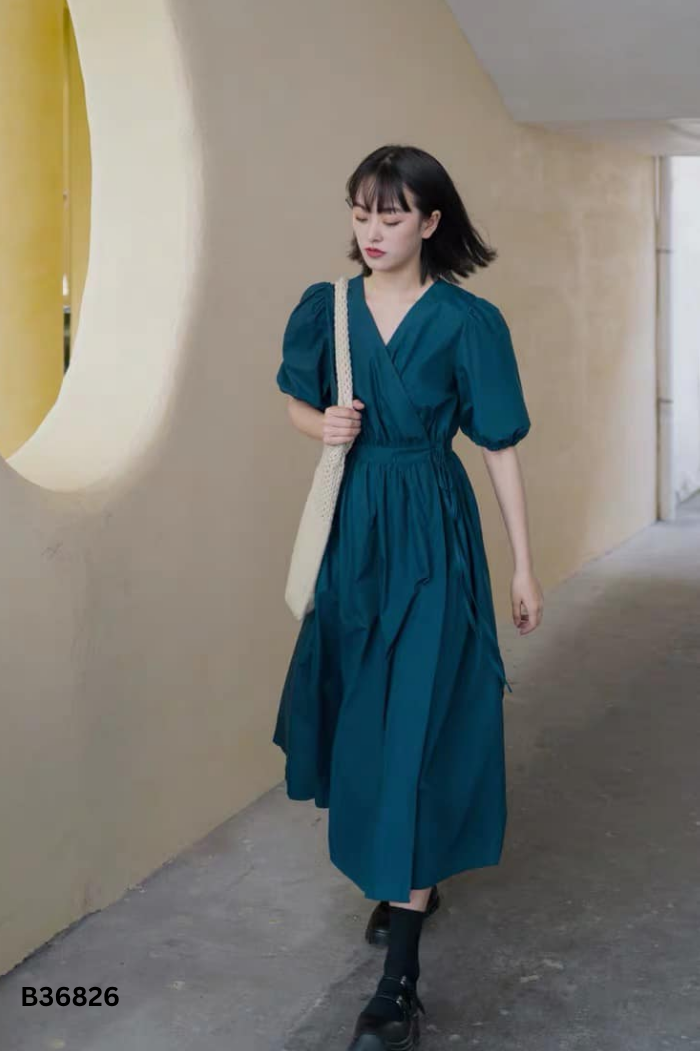Váy xanh buộc eo