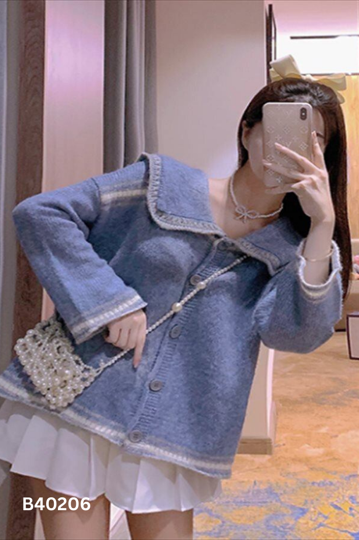 Áo len xanh cổ bèo