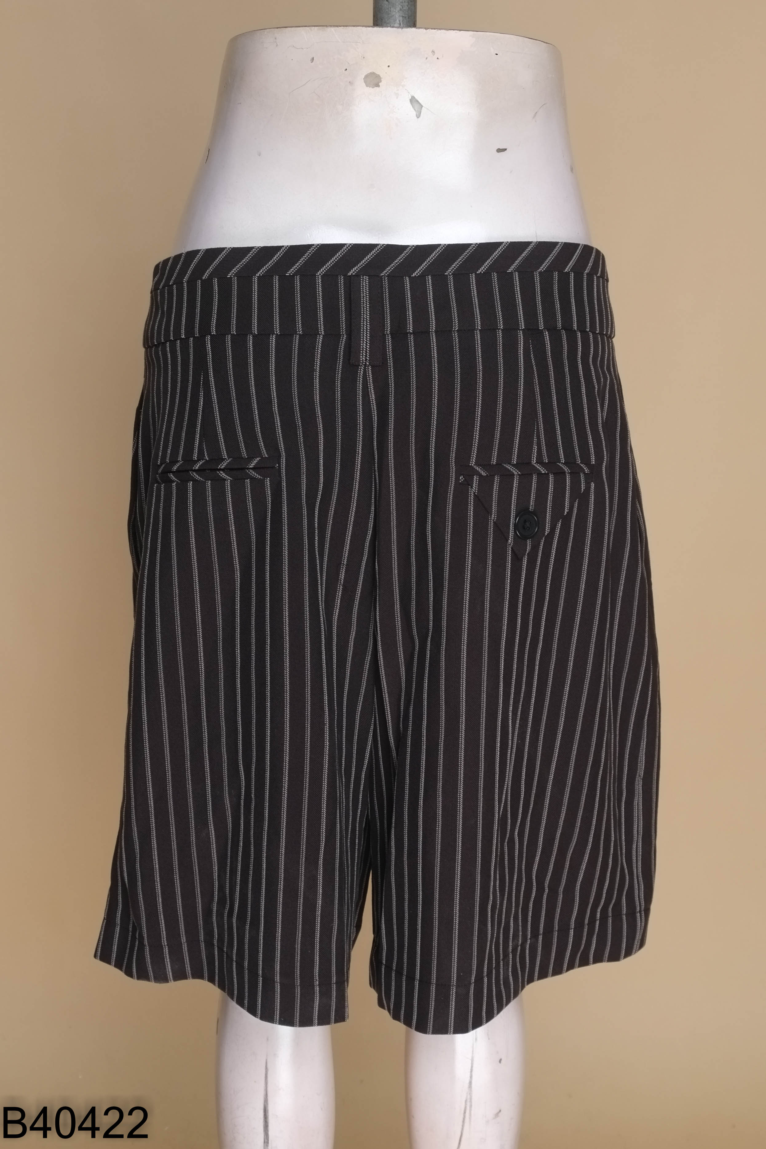 Quần shorts lửng CCHAT đen sọc
