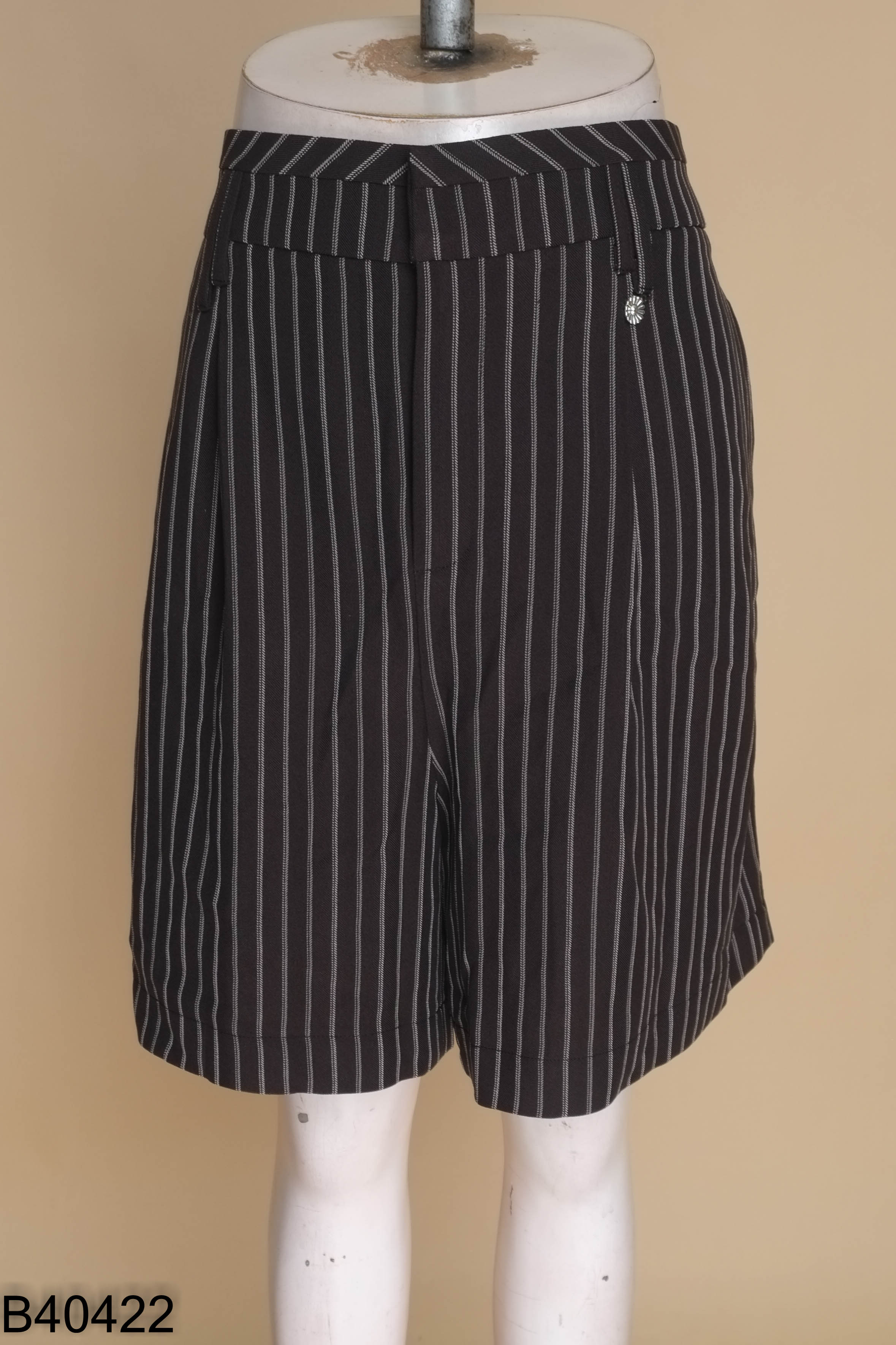 Quần shorts lửng CCHAT đen sọc