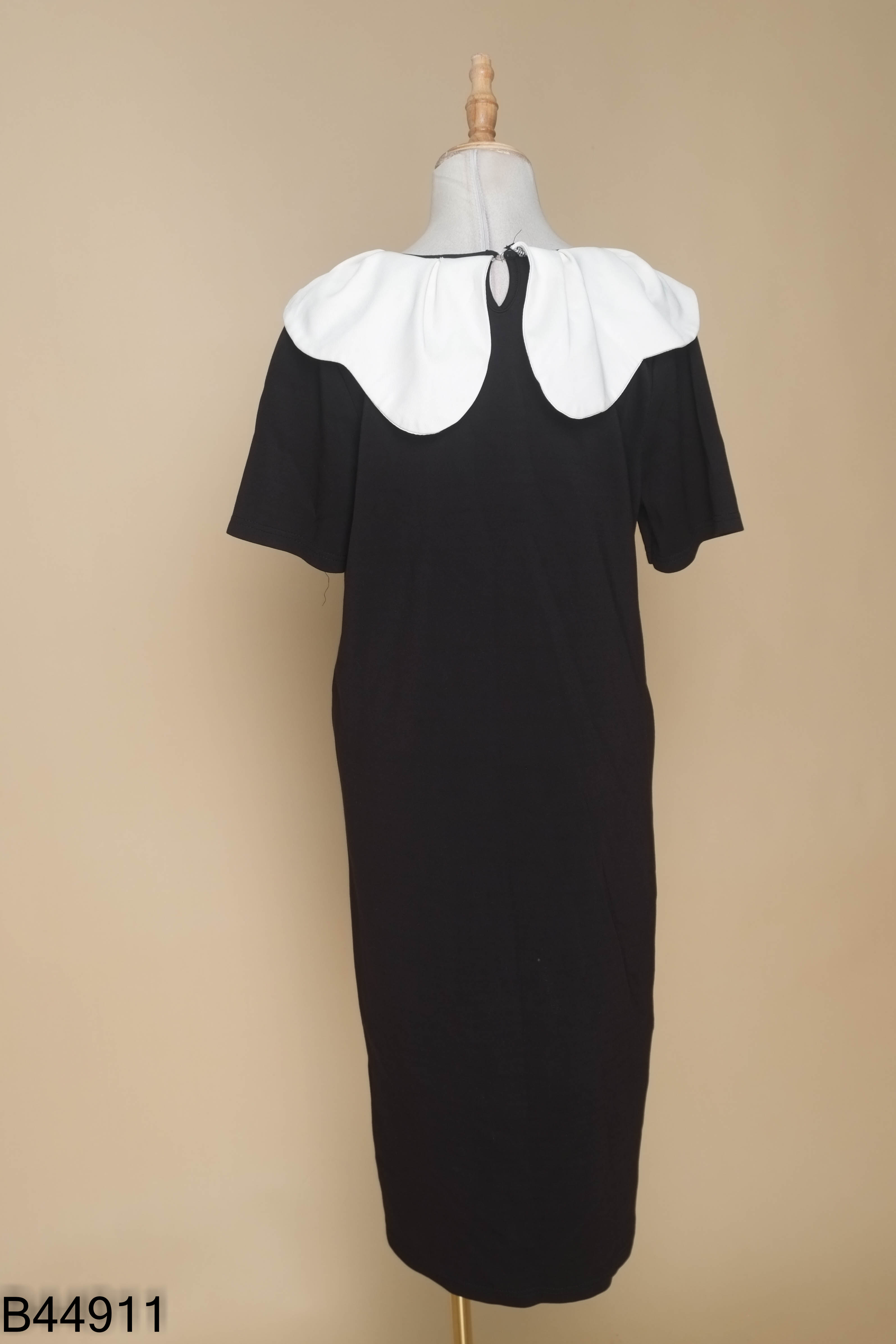 Váy đen TRANG TAILOR cổ sen be