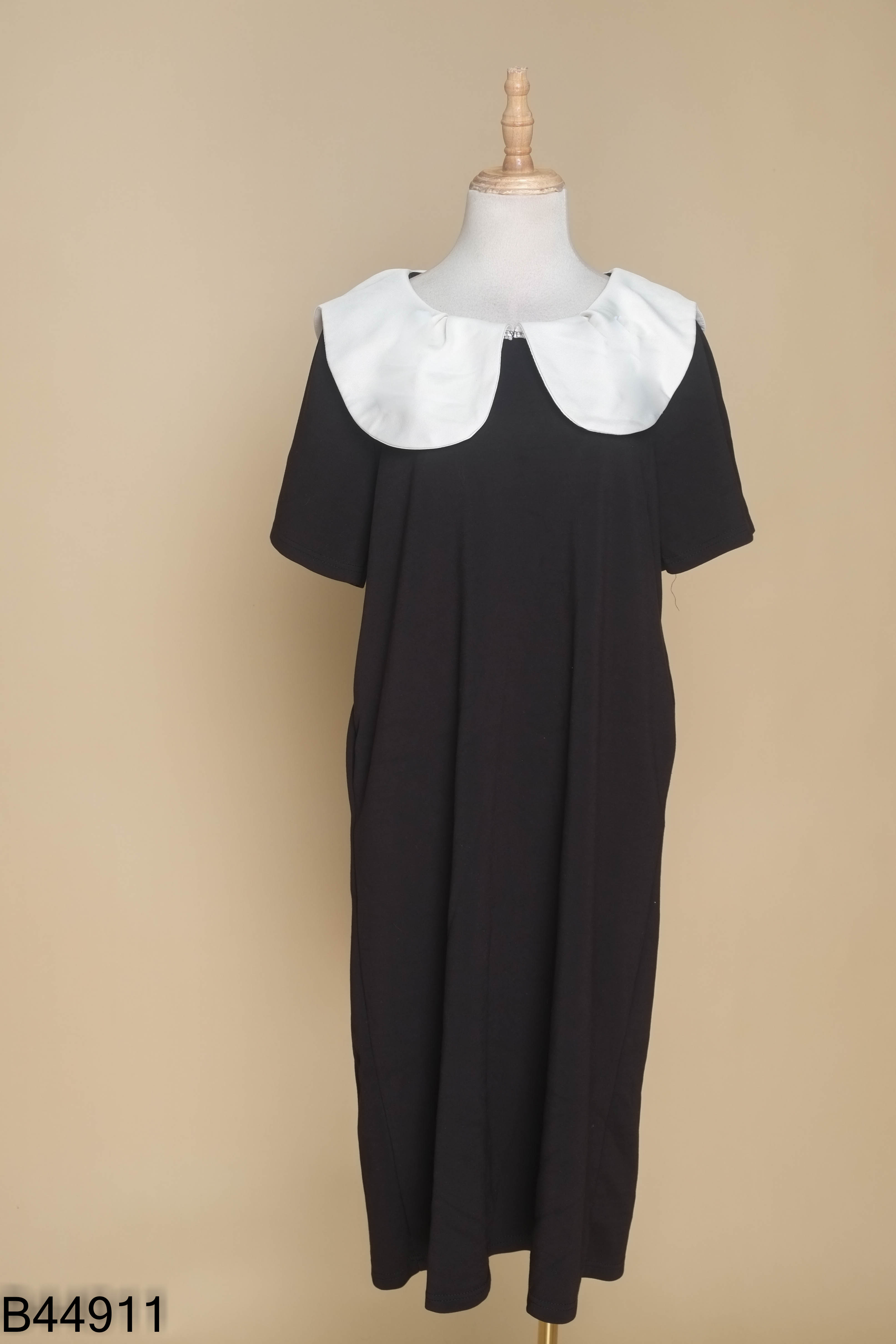 Váy đen TRANG TAILOR cổ sen be