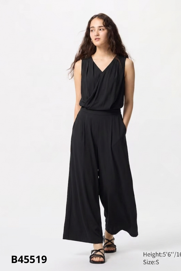 Jump UNIQLO quần đen cổ tim