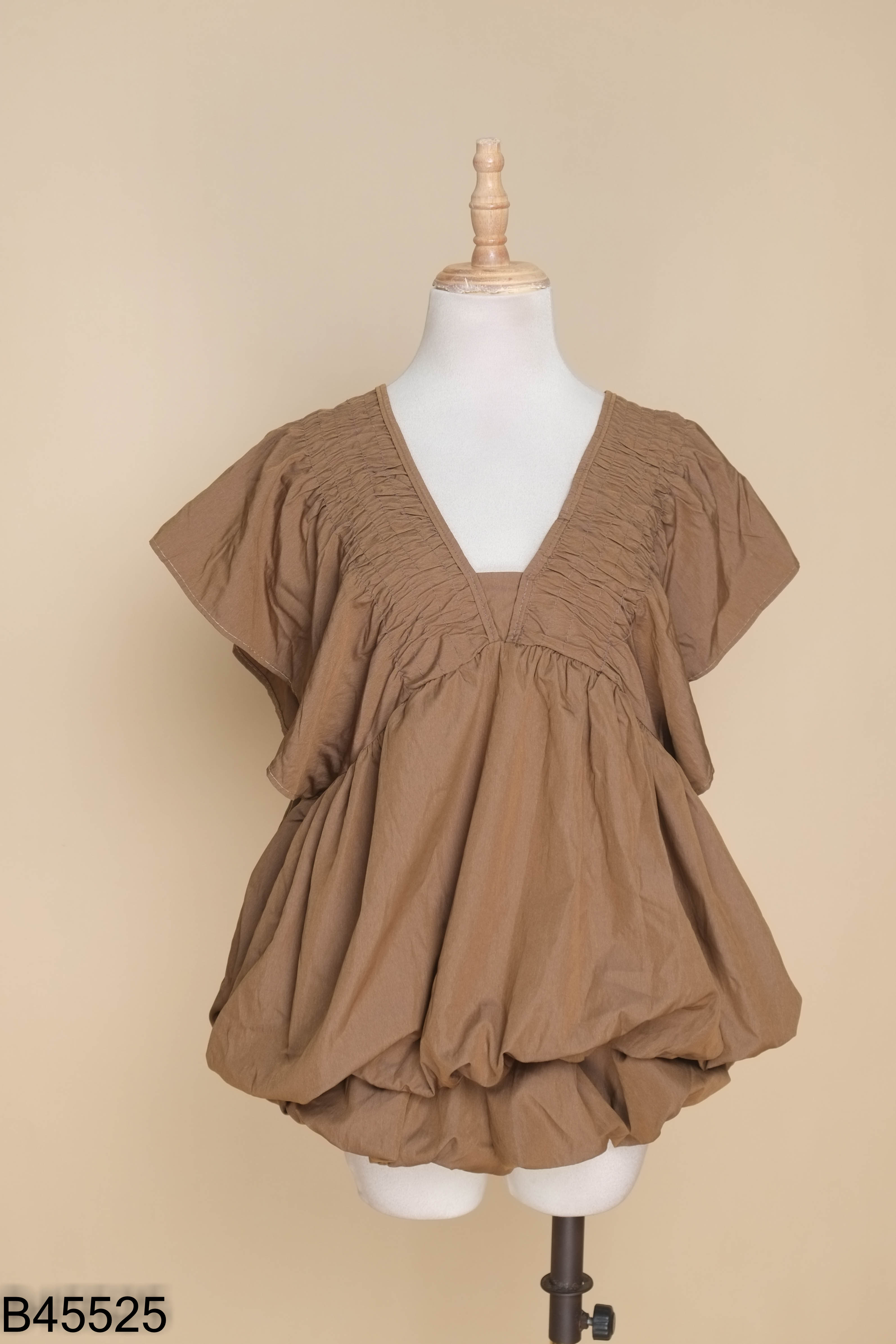 NEWTAG Set nâu áo + quần short