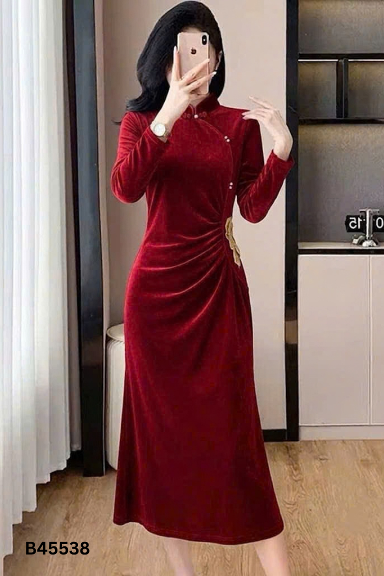 Váy dài nhung đỏ thêu hoa