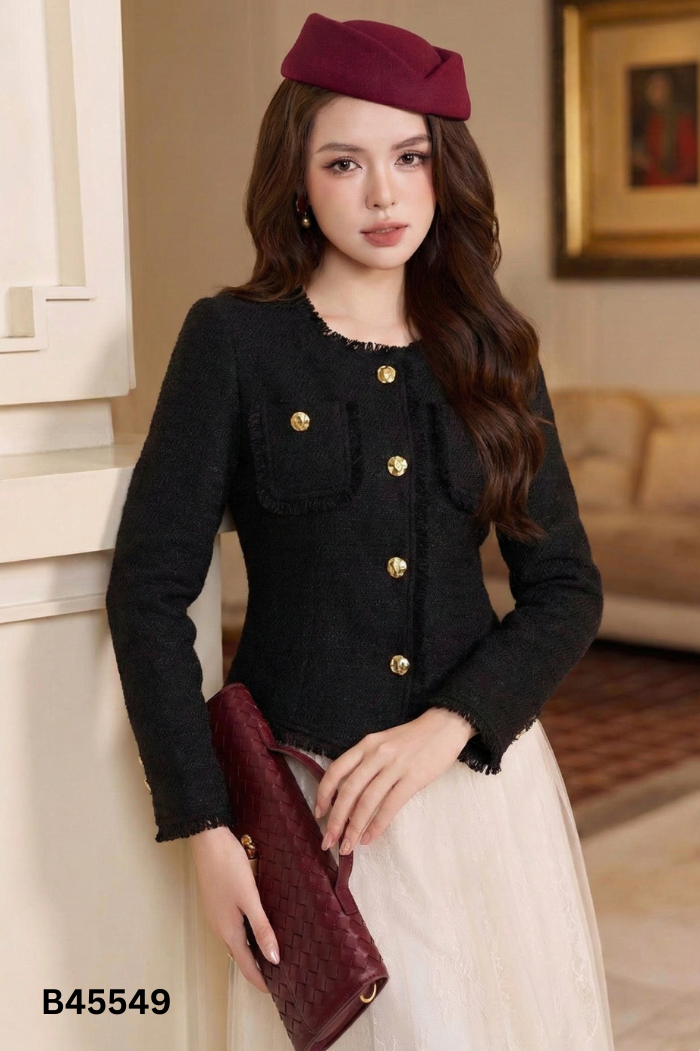 Áo khoác dạ đen phối cúc vàng