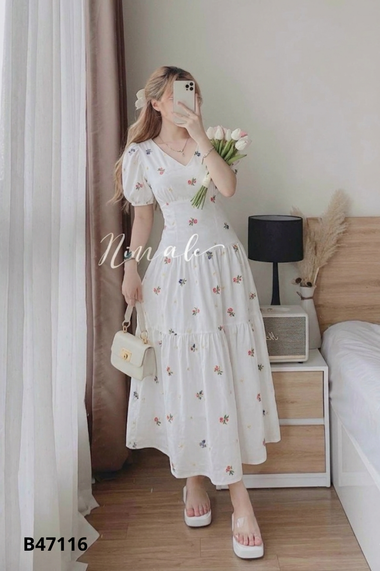 Váy trắng hoa cổ tim
