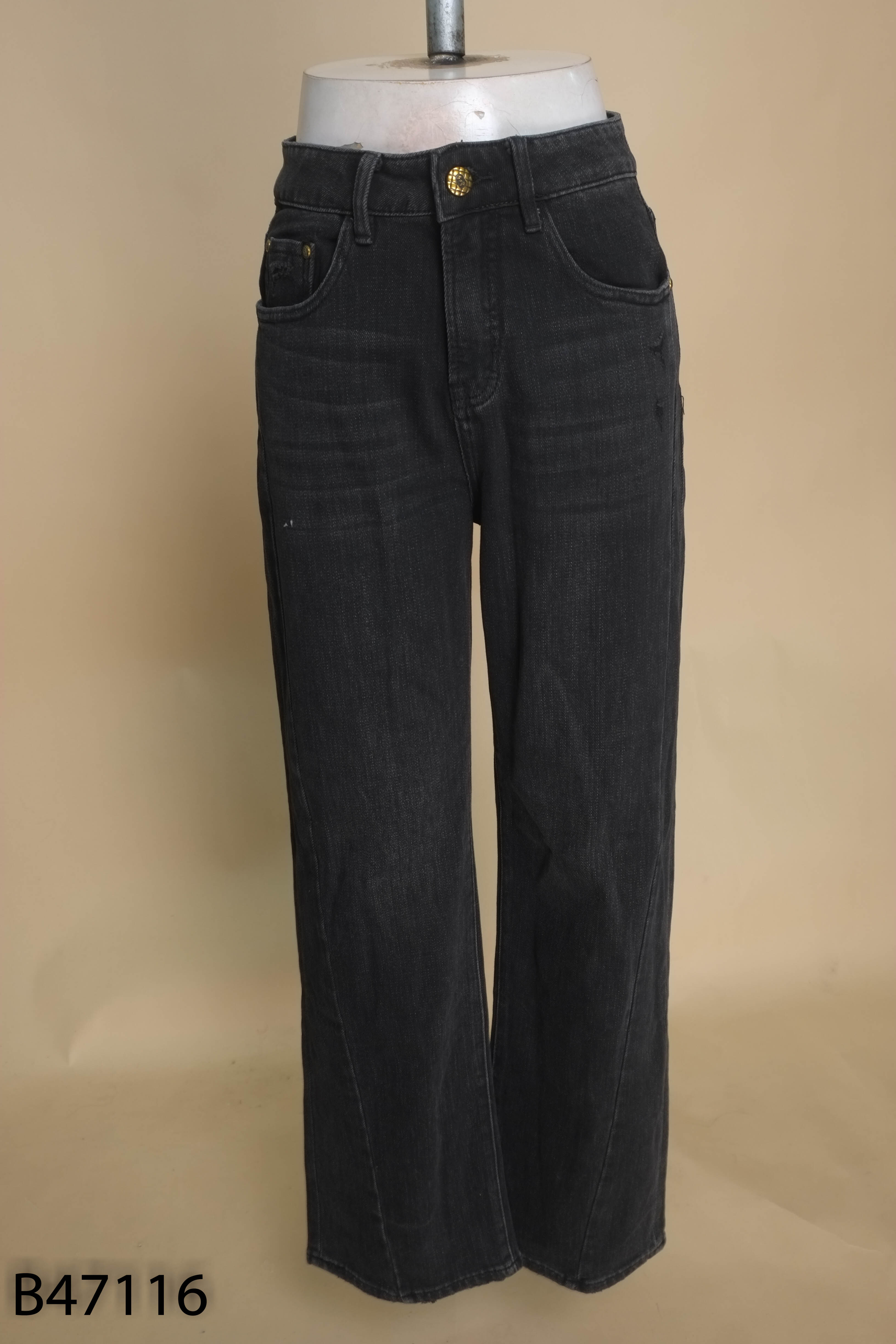 Quần jeans đen suông