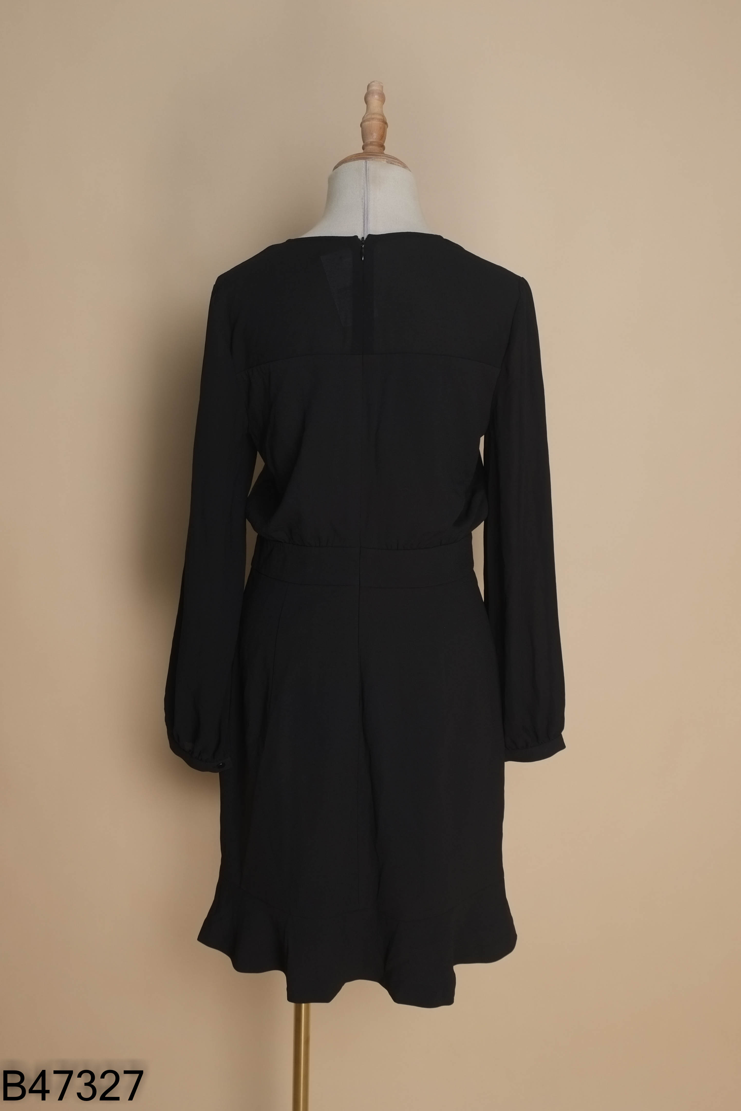 Váy đen IVY MODA phối voan