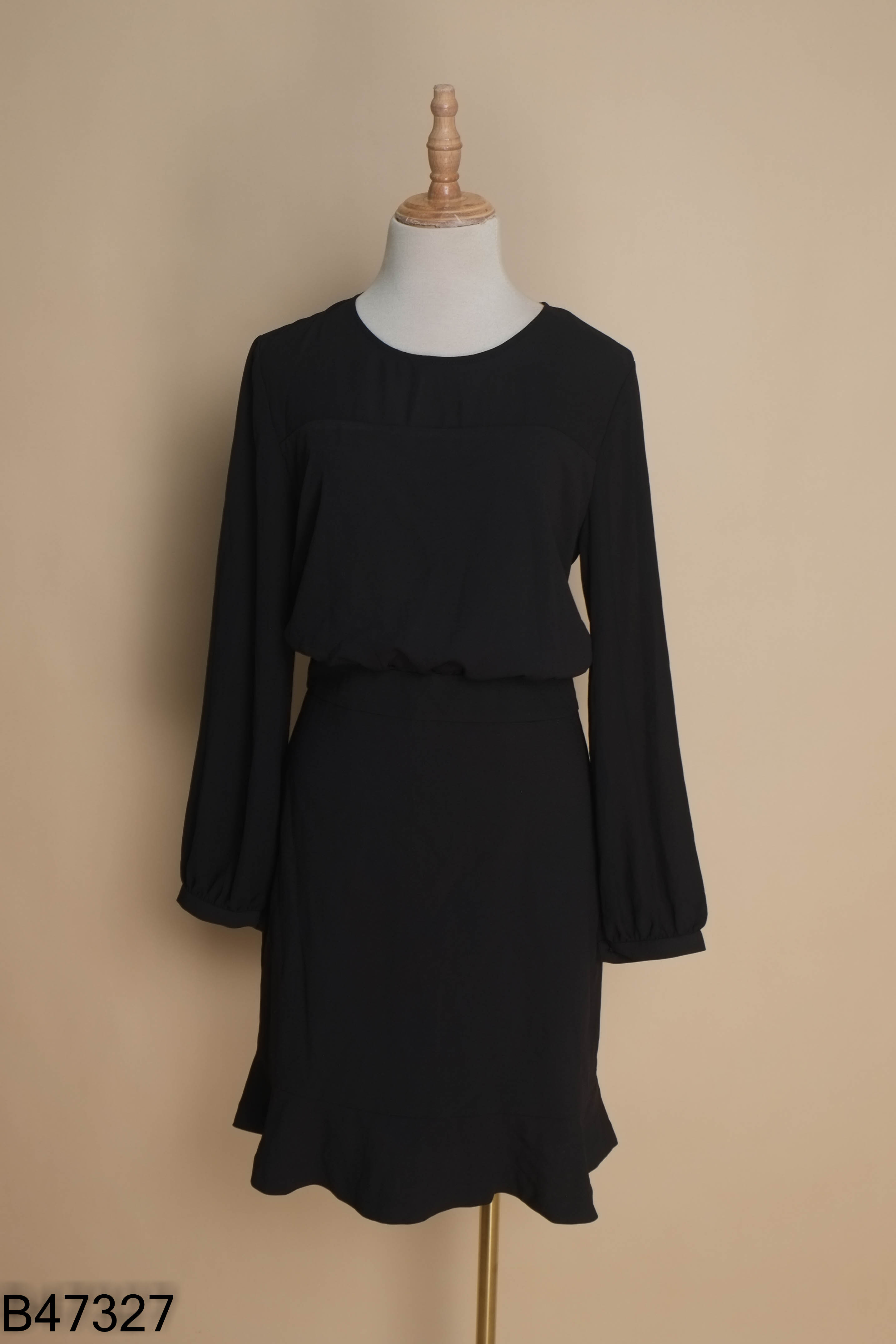 Váy đen IVY MODA phối voan