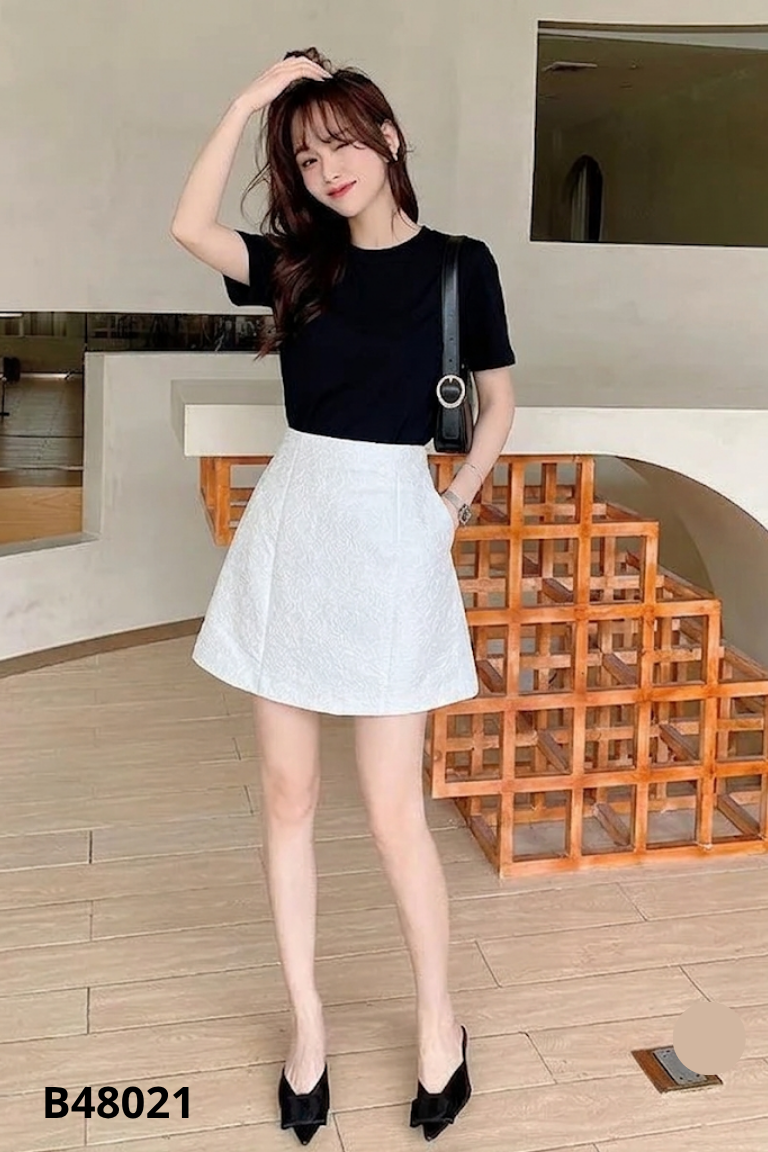 Chân váy trắng hoa nổi