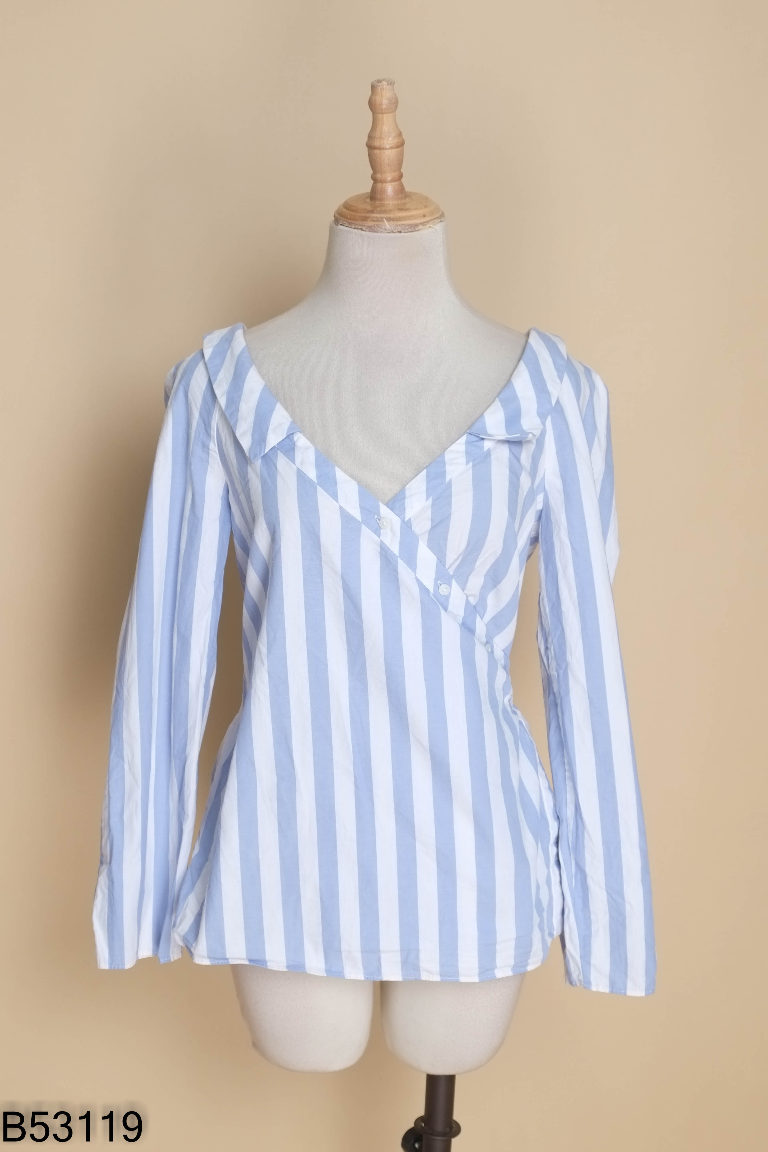 Áo xanh sọc ZARA khuy lệch