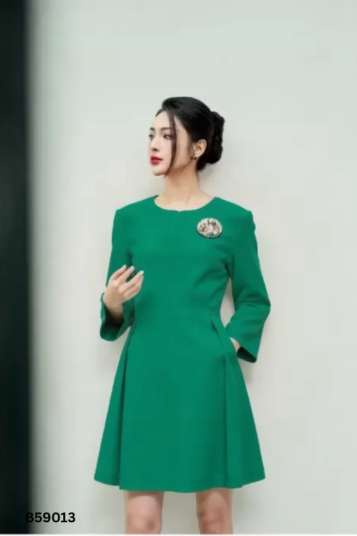 Váy xanh đính đá
