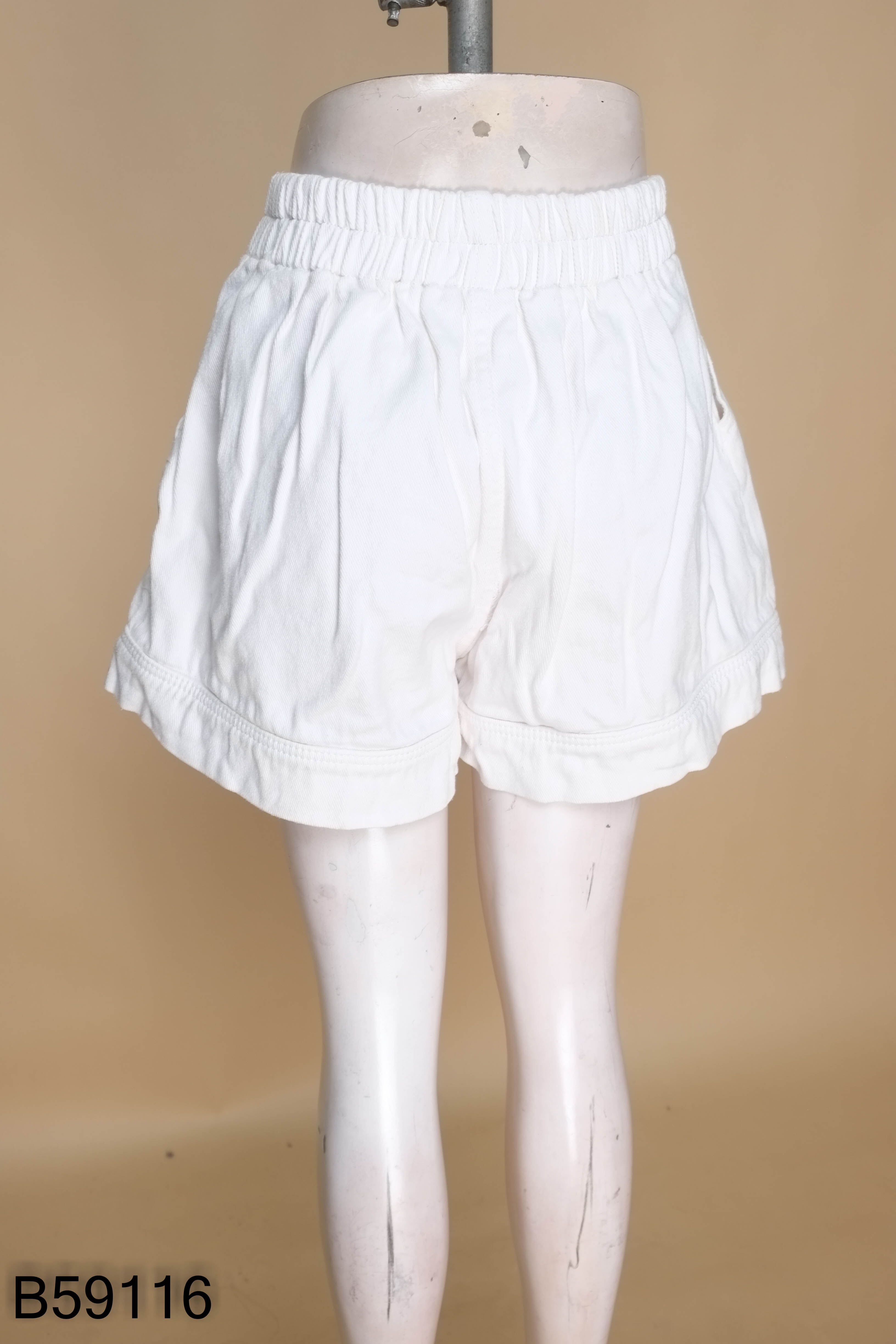 Quần shorts jeans trắng