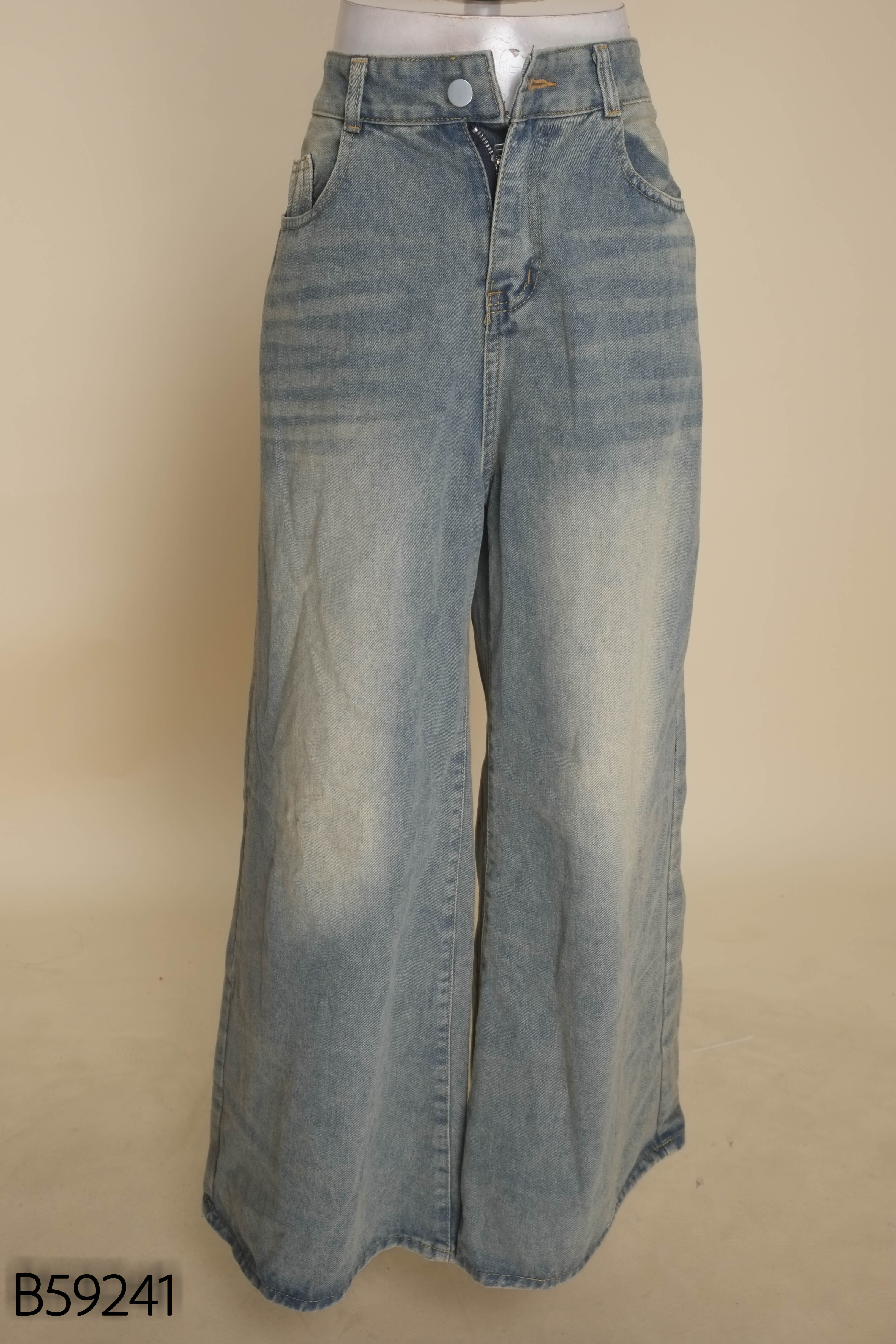 Quần jeans xanh suông