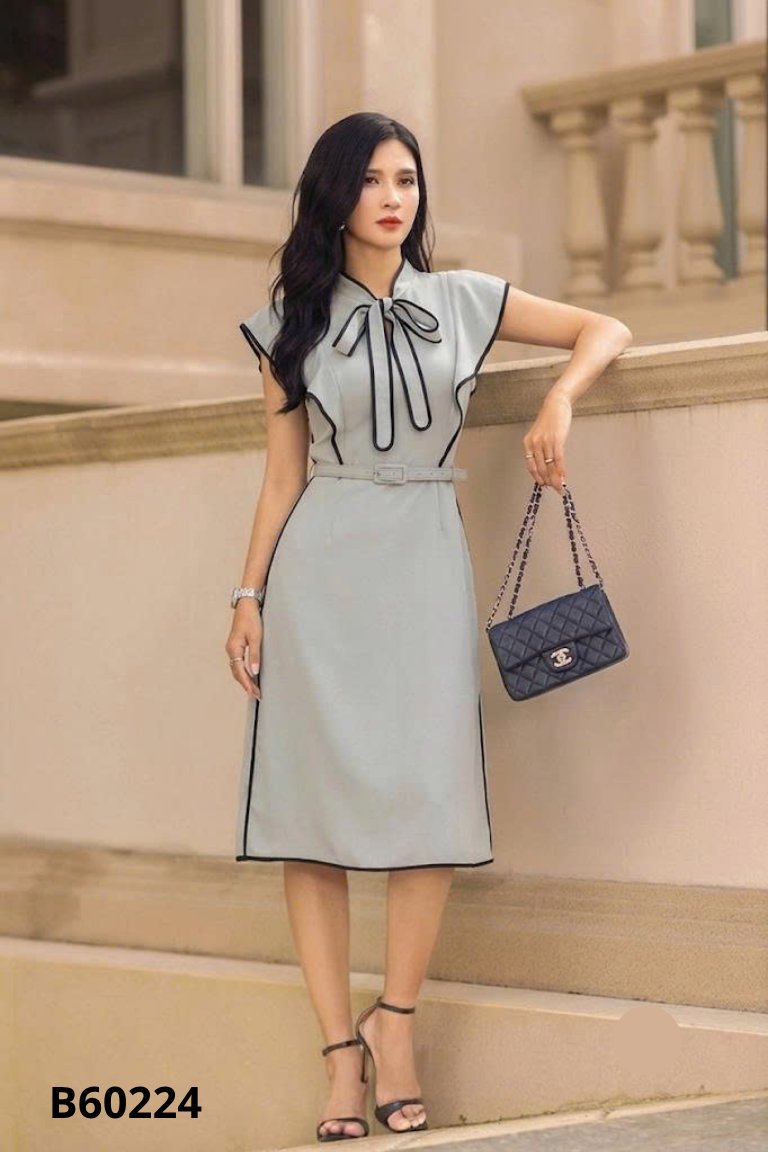 Váy xanh viền đen