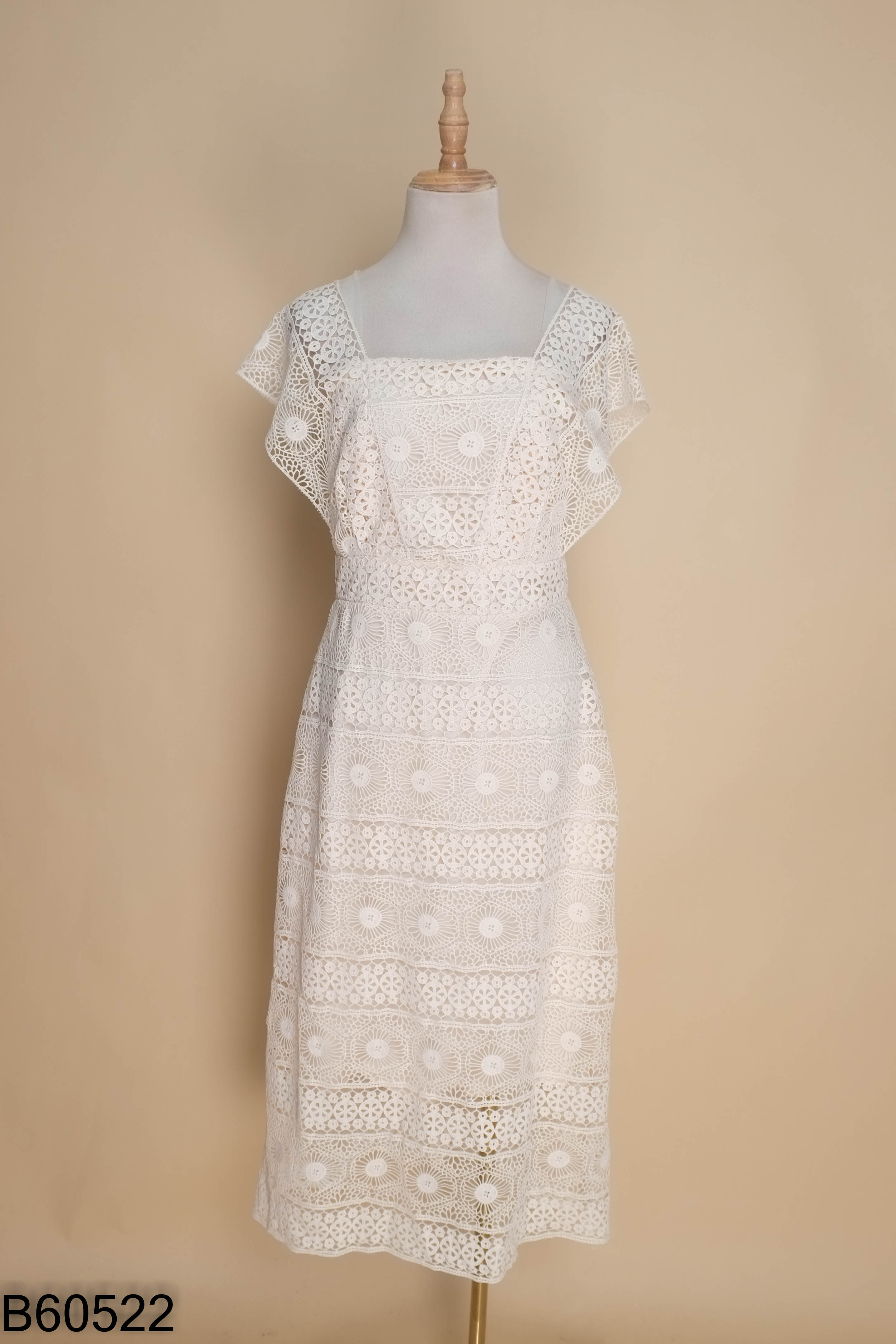 Váy ren be KD STORE cổ vuông