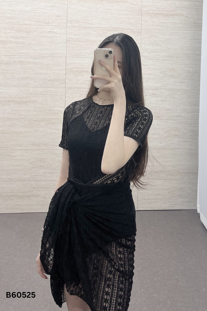 Bikini 1 mảnh ren đen kèm khăn