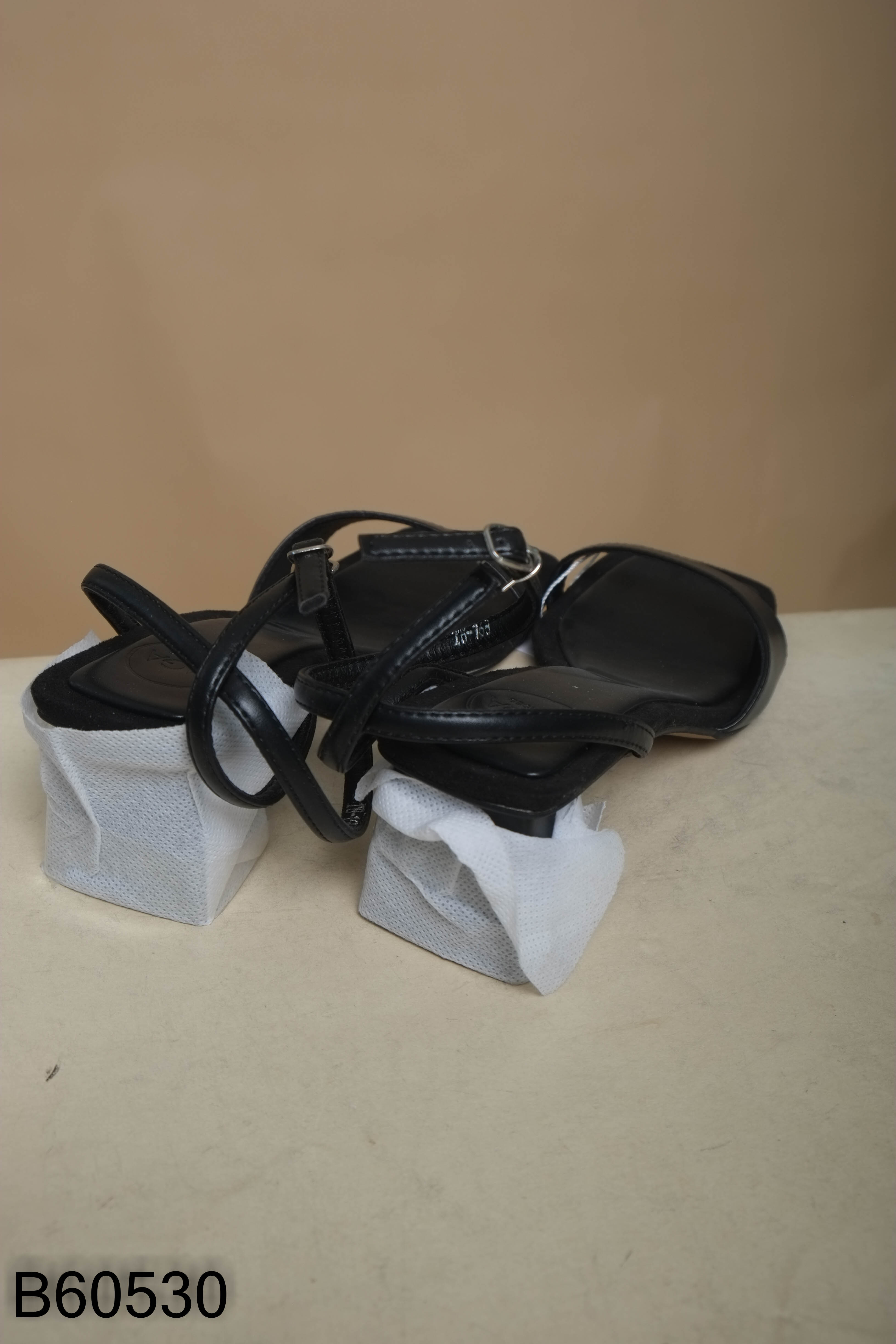 Cao gót đen NAGA SHOES quai mảnh