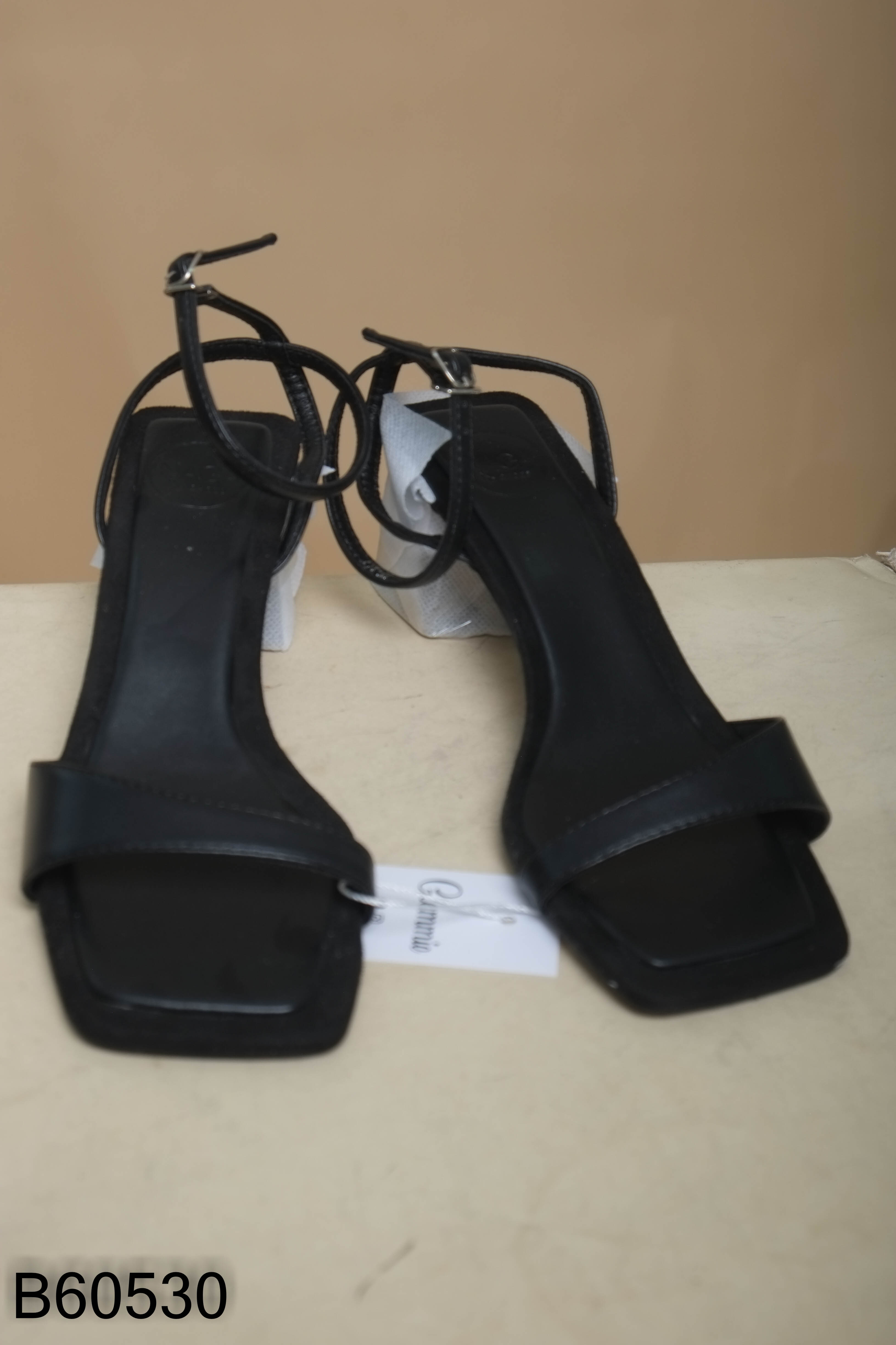 Cao gót đen NAGA SHOES quai mảnh