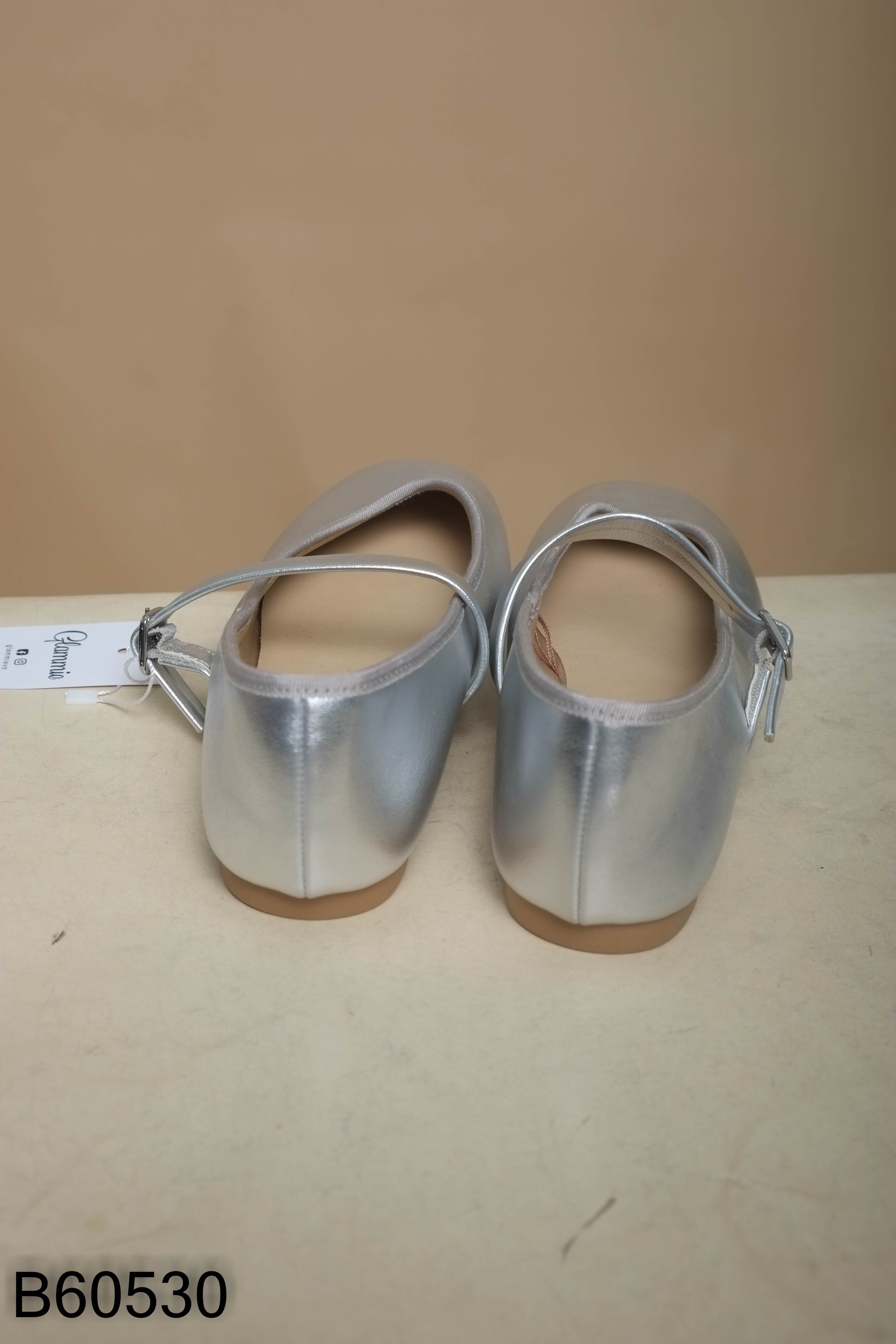 Giày búp be GU xám bạc