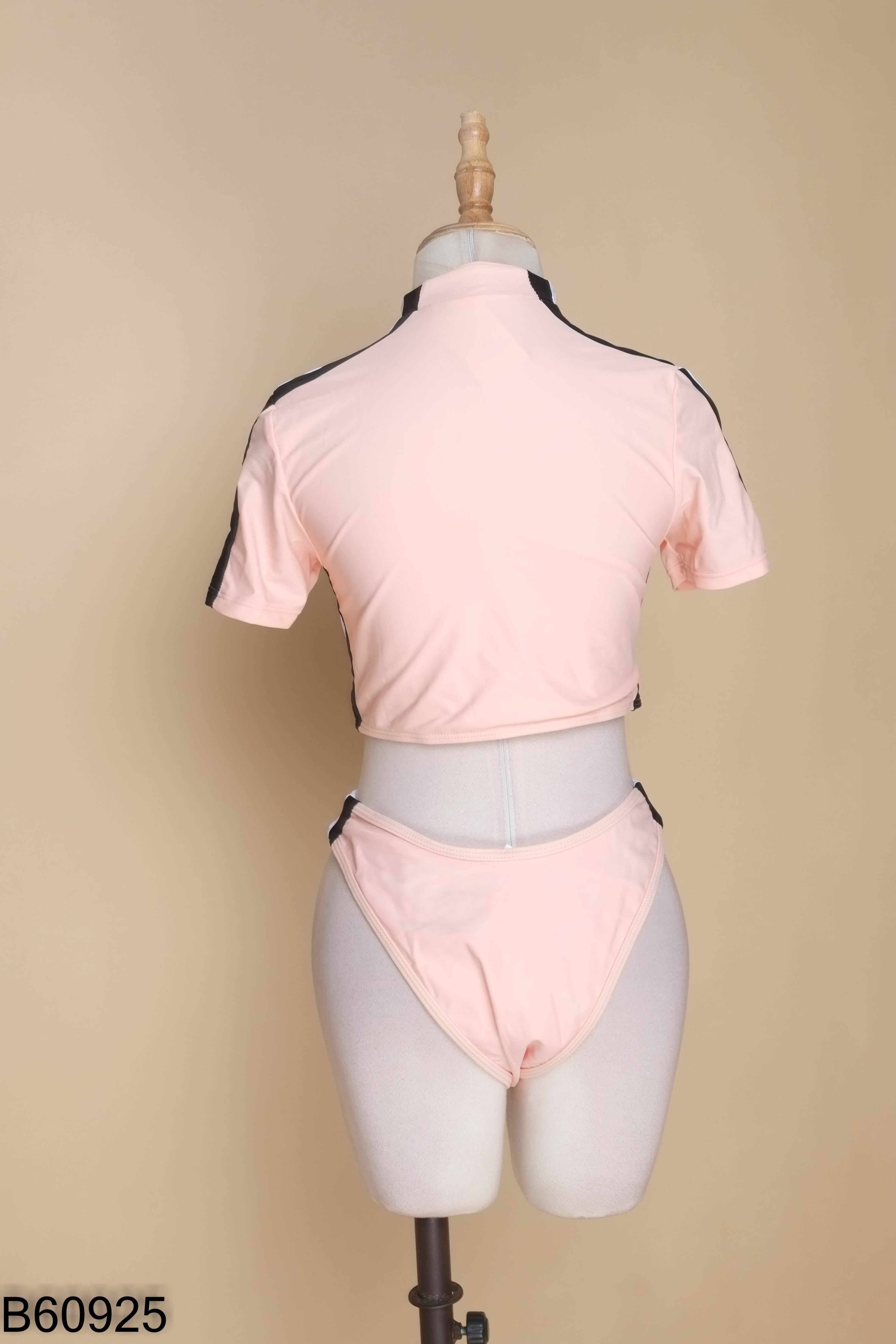 Set bikni hồng phối sọc
