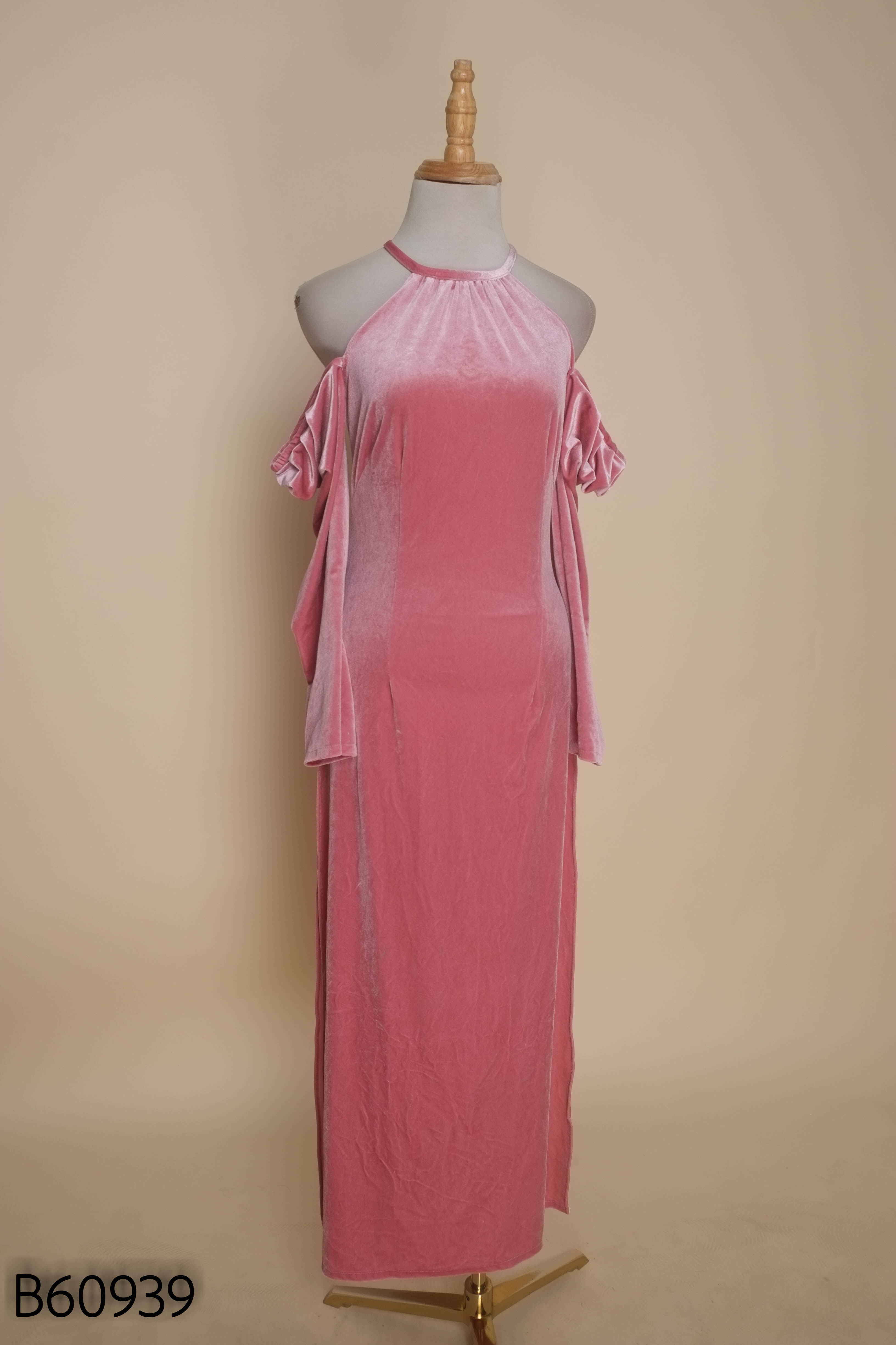 Áo dài nhung hồng cổ yếm
