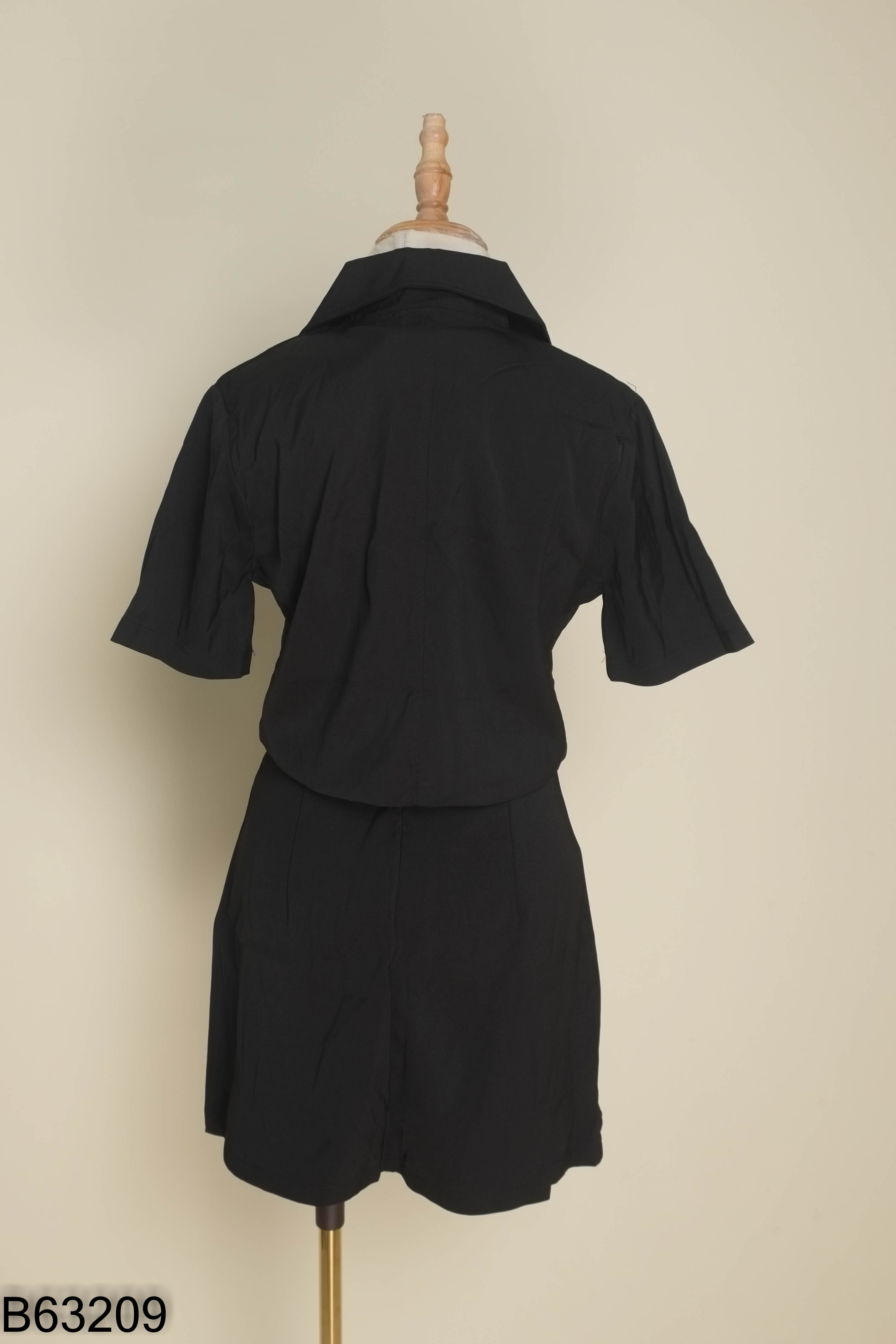 Set áo khác vest đen ngắn + chân váy