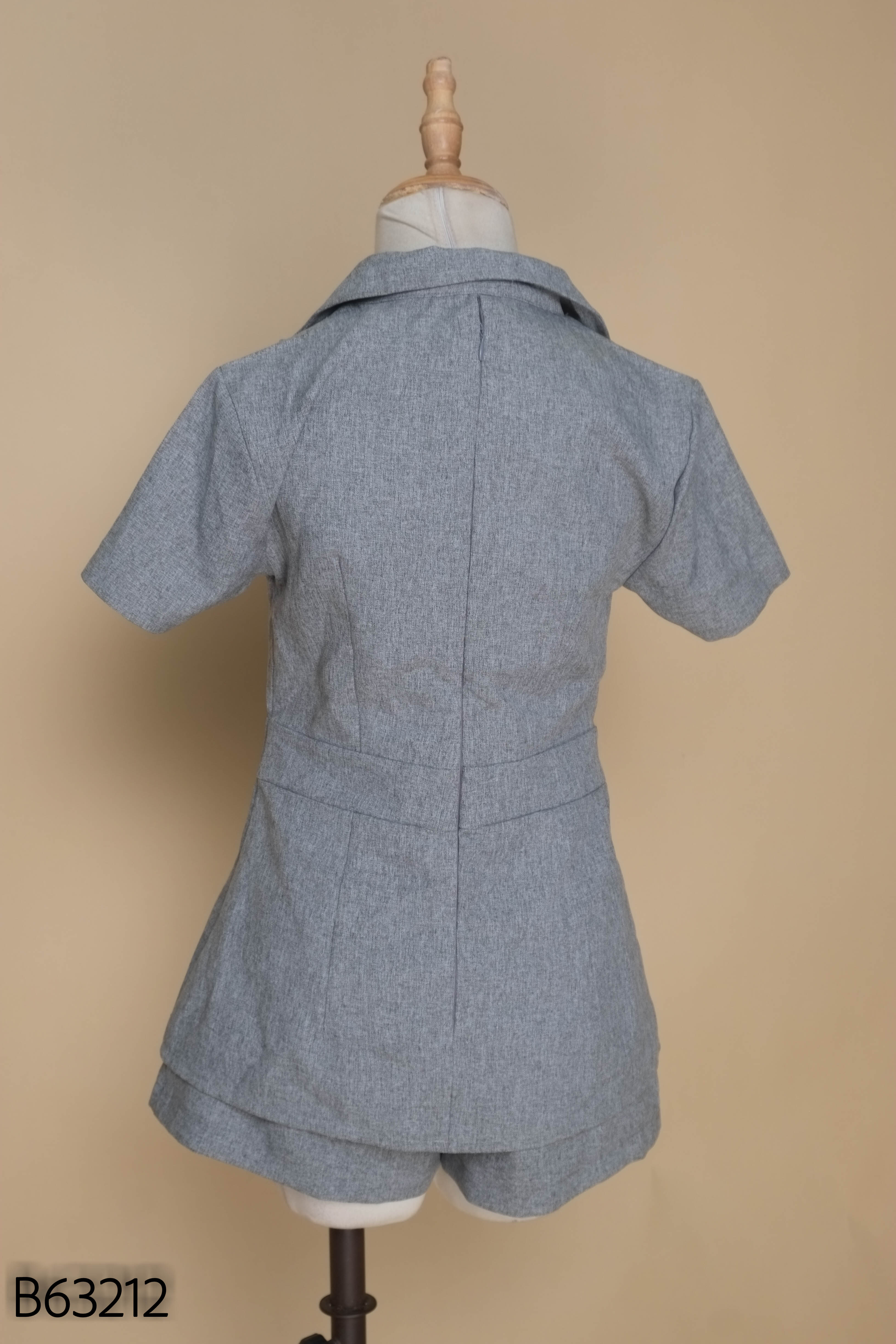 Set Áo xám phối cúc + quần shorts