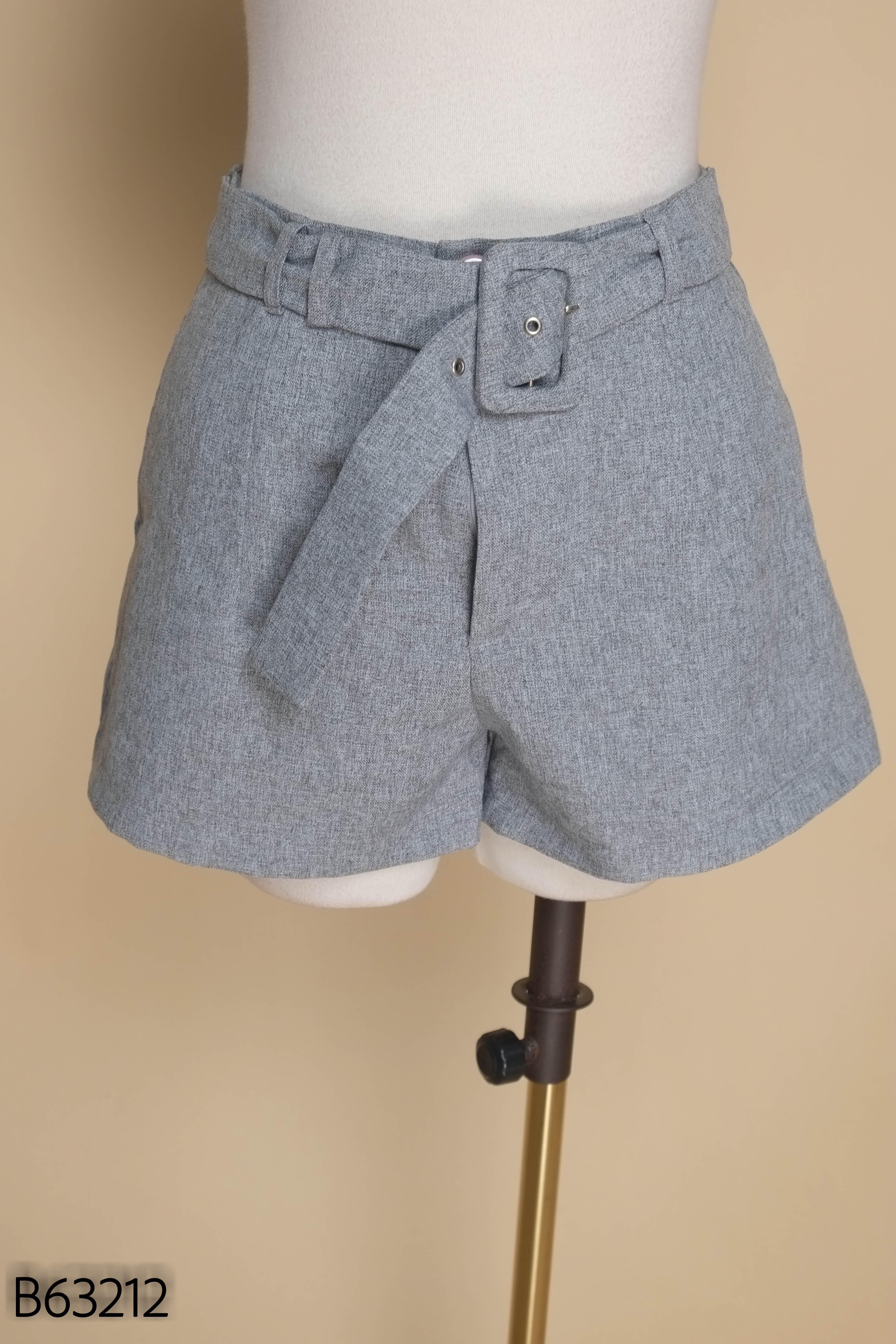 Set Áo xám phối cúc + quần shorts
