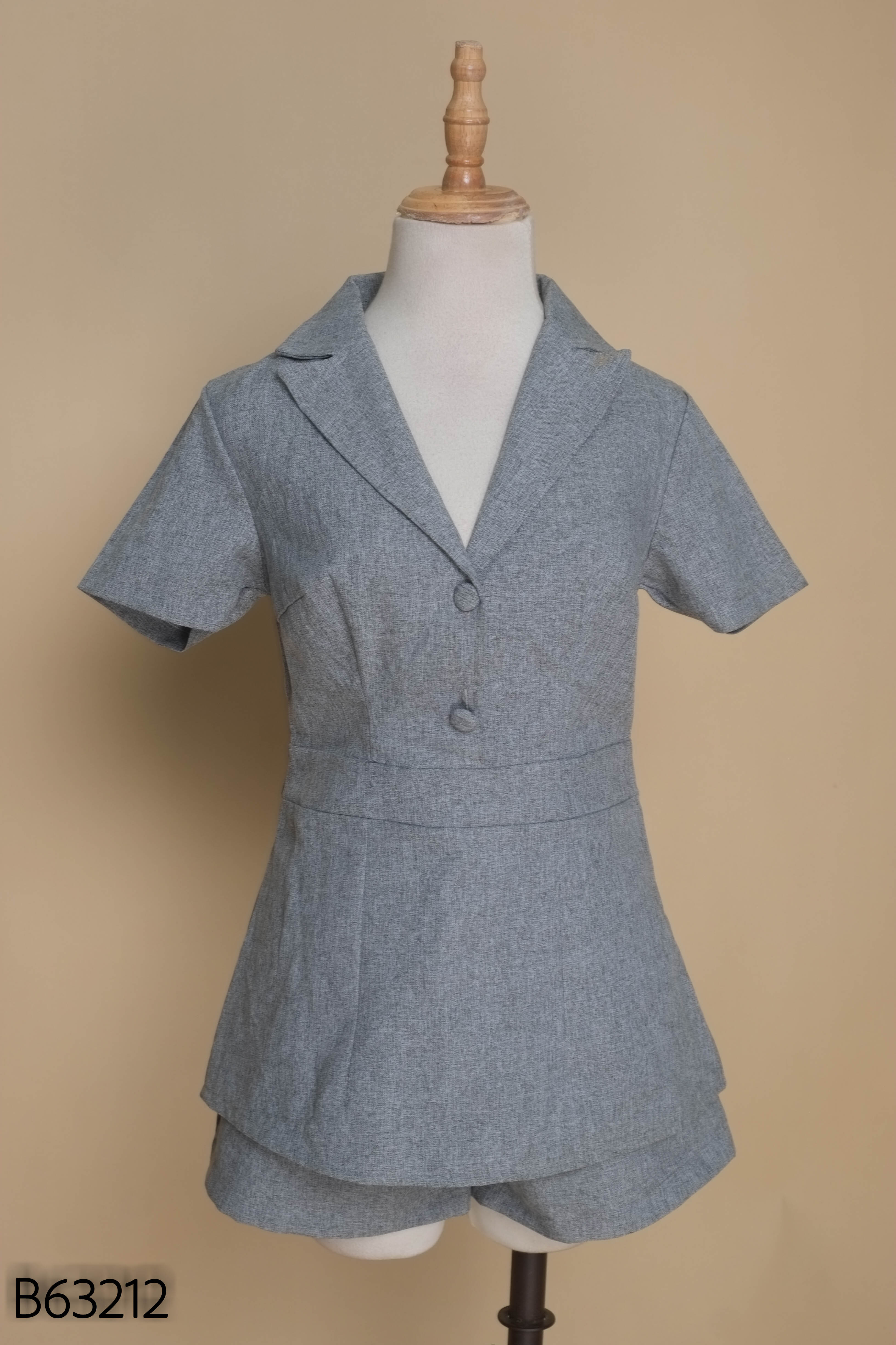 Set Áo xám phối cúc + quần shorts