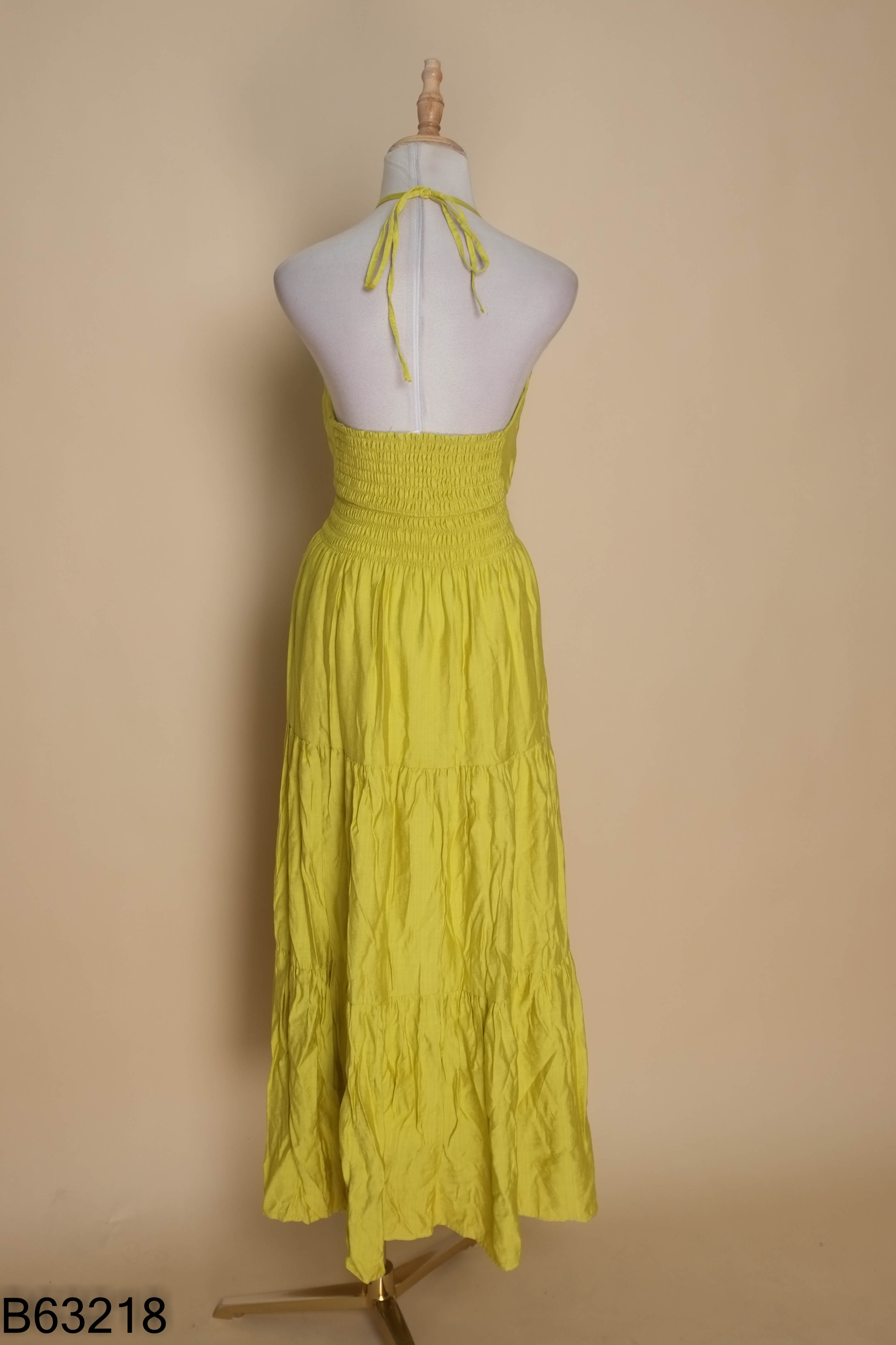 NEWTAG Váy maxi vàng cổ yếm nhún eo