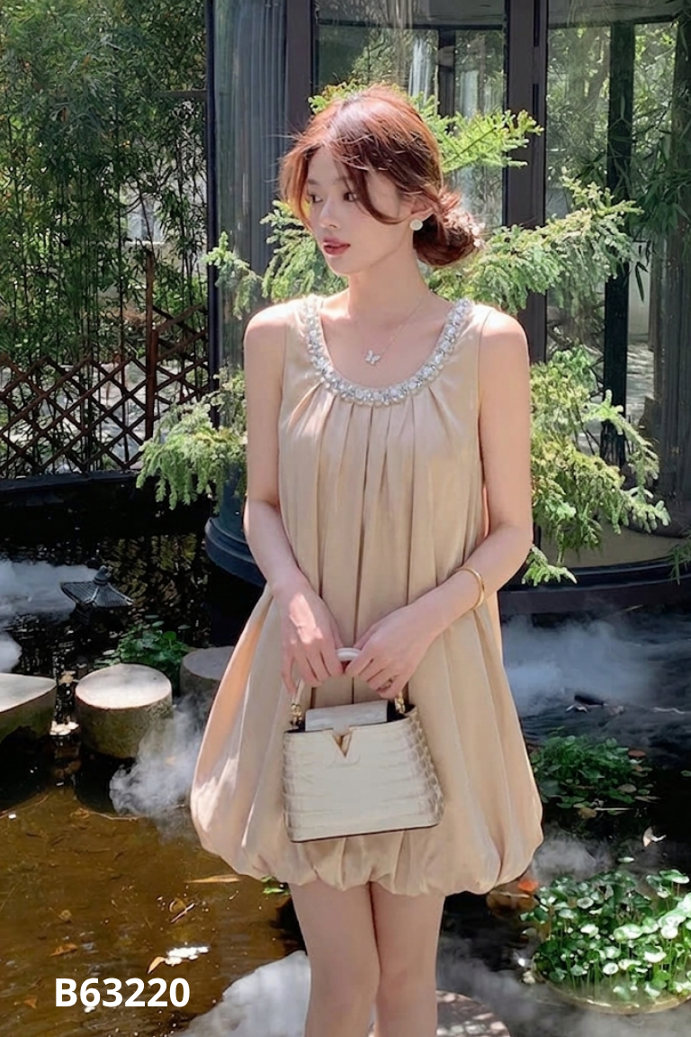Váy lụa nâu đính đá