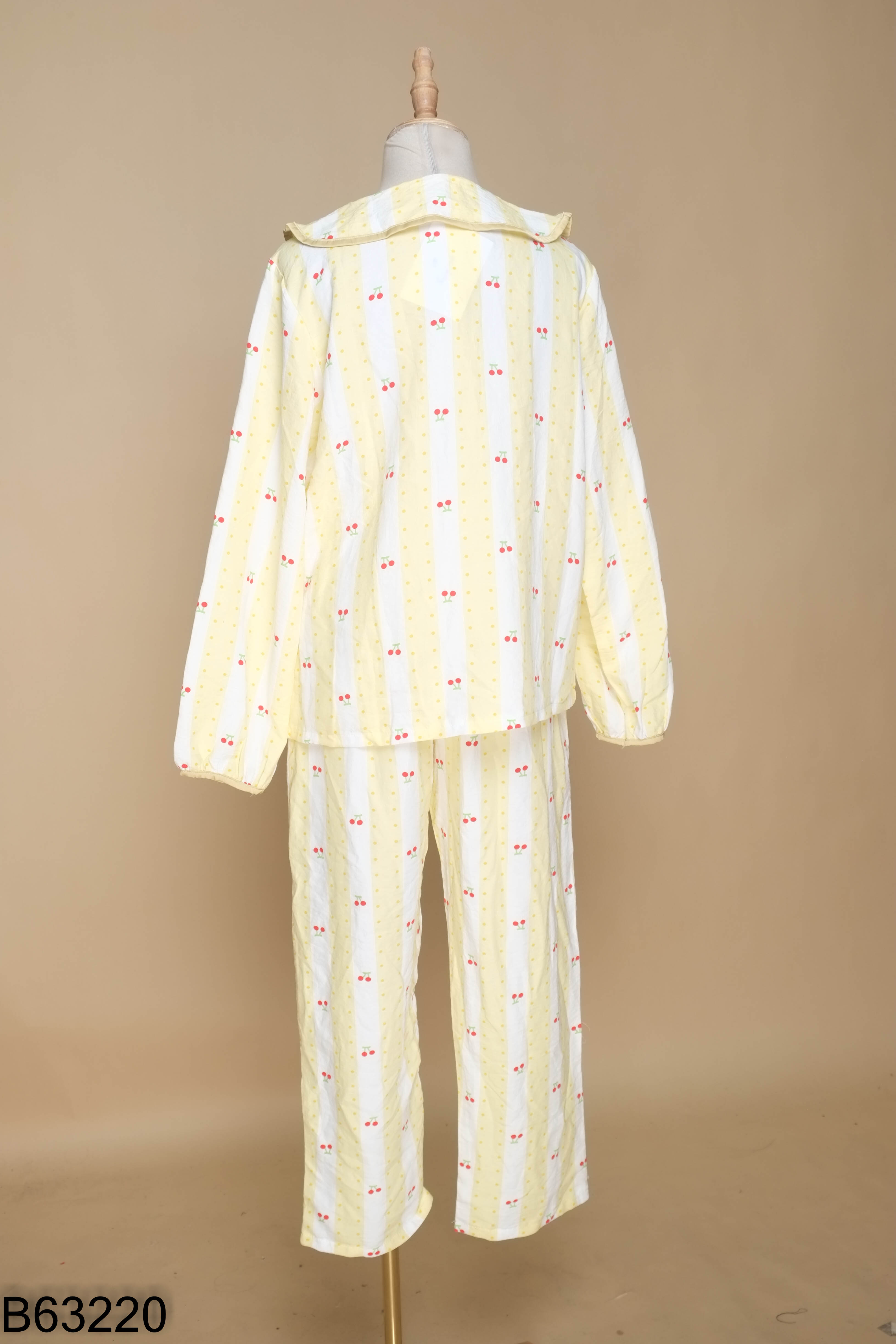 Set áo + quần dài trắng kẻ vàng