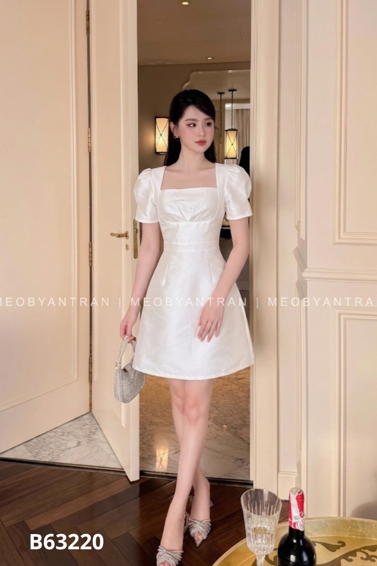 Váy trắng cổ vuông