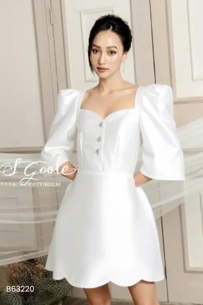 Váy LYRA trắng đính khuy ngọc