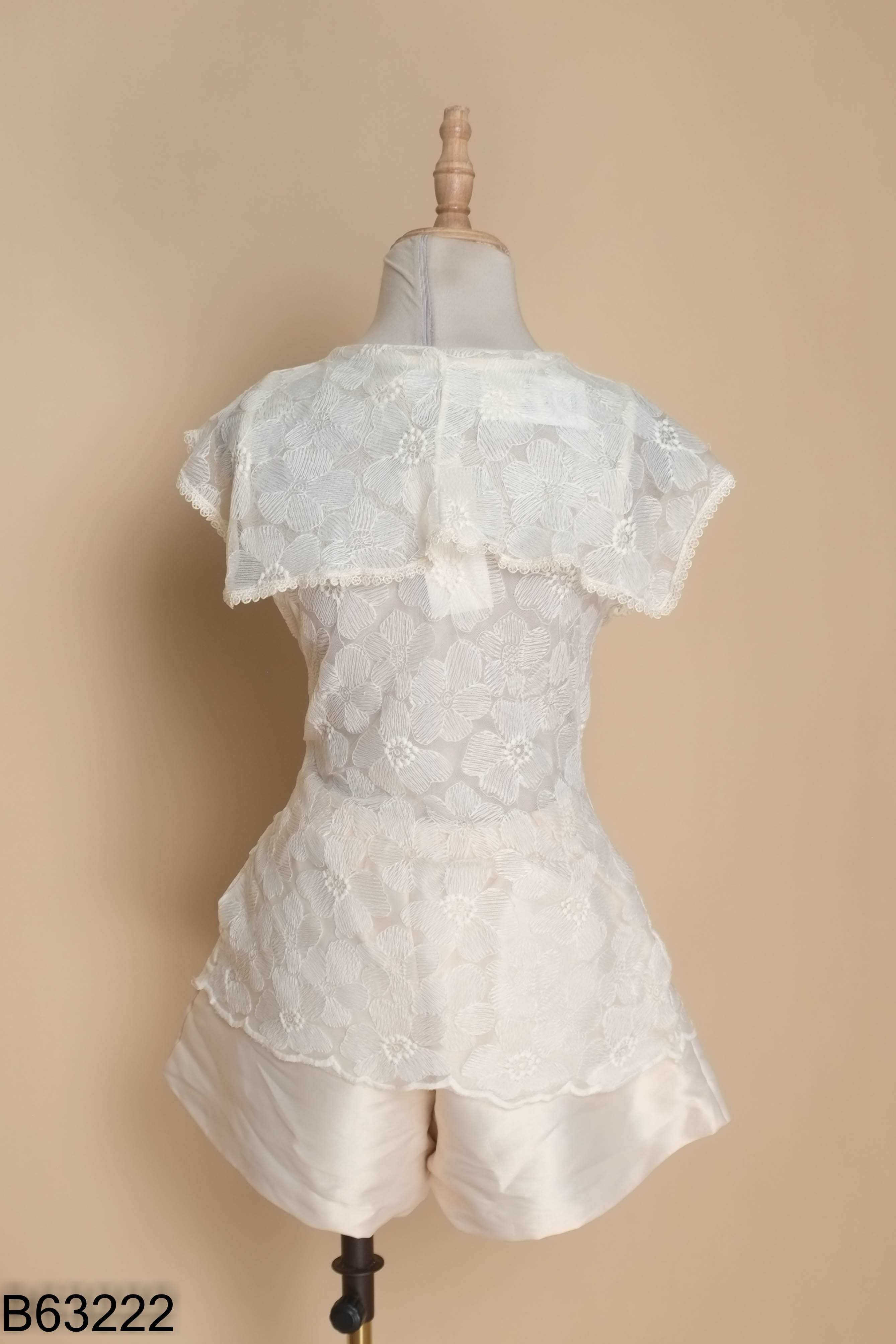NEWTAG Set BAUBE áo ren be + quần shorts be