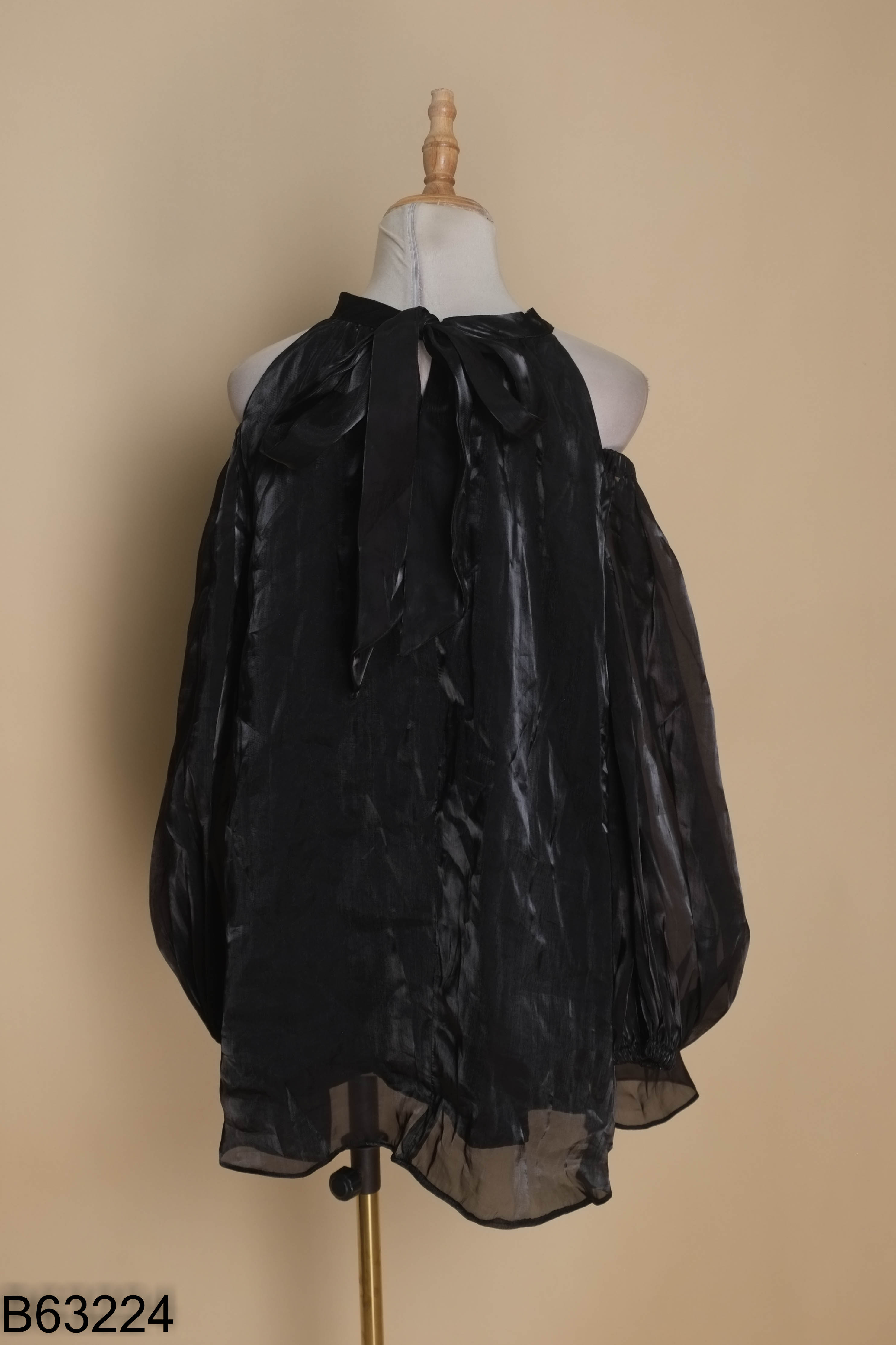 Váy organza đen hở vai